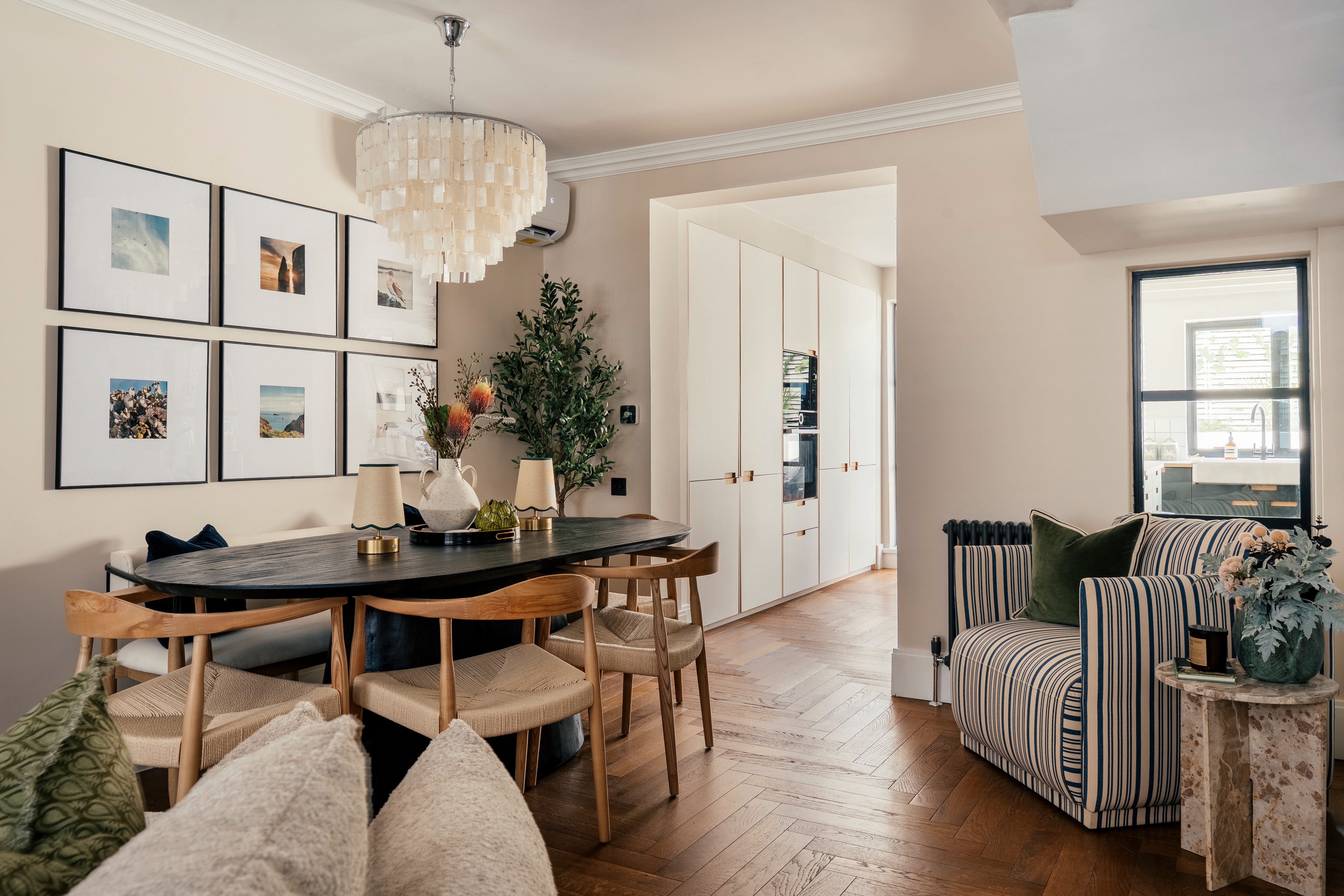 House Aurore Bishops Park Fulham: Luxurious 4-Bedroom Townhouse with Courtyard Garden, Fulham