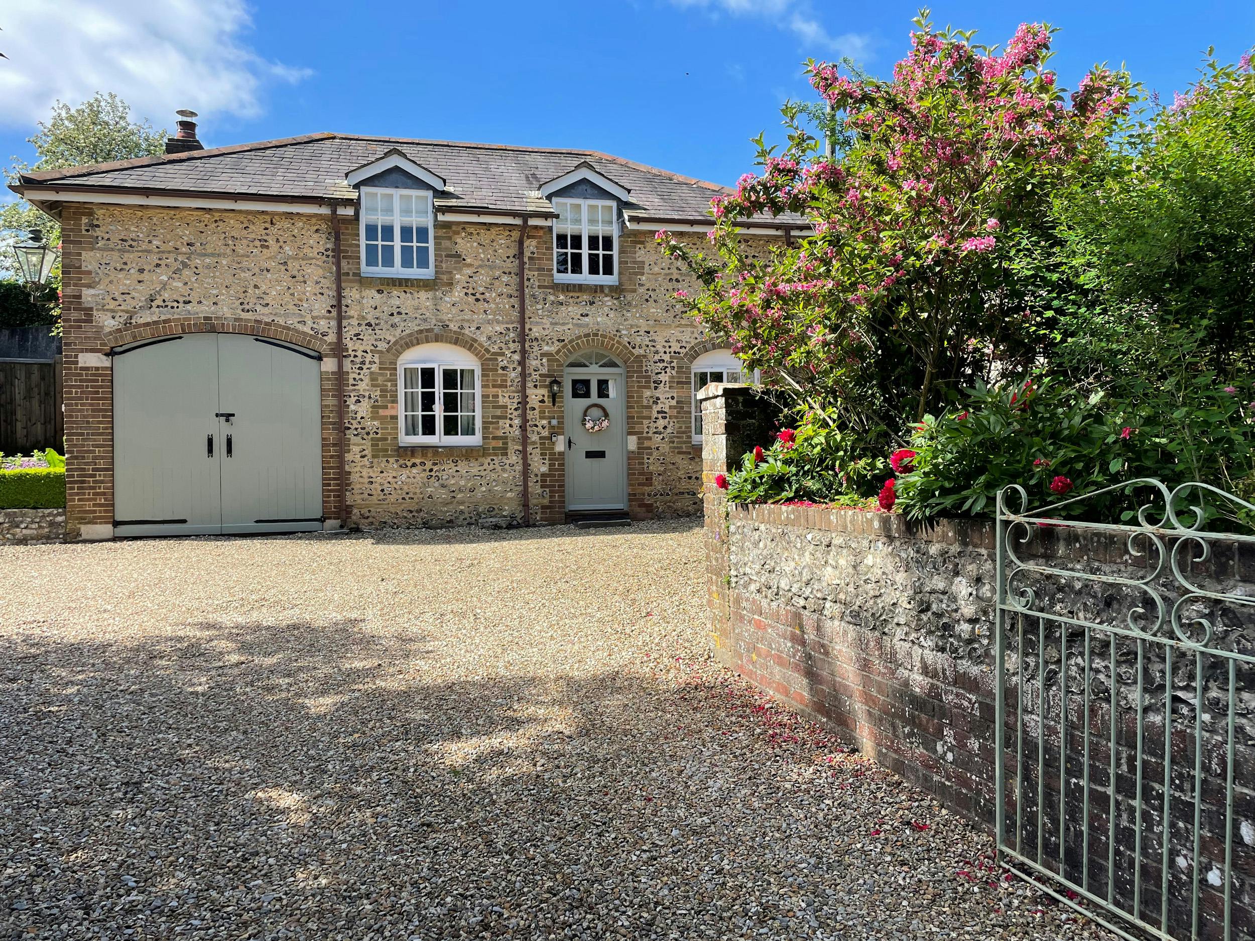 House Piddletrenthide Dorset: Romantic 2-Bedroom Villa with Countryside Charm, Dorset