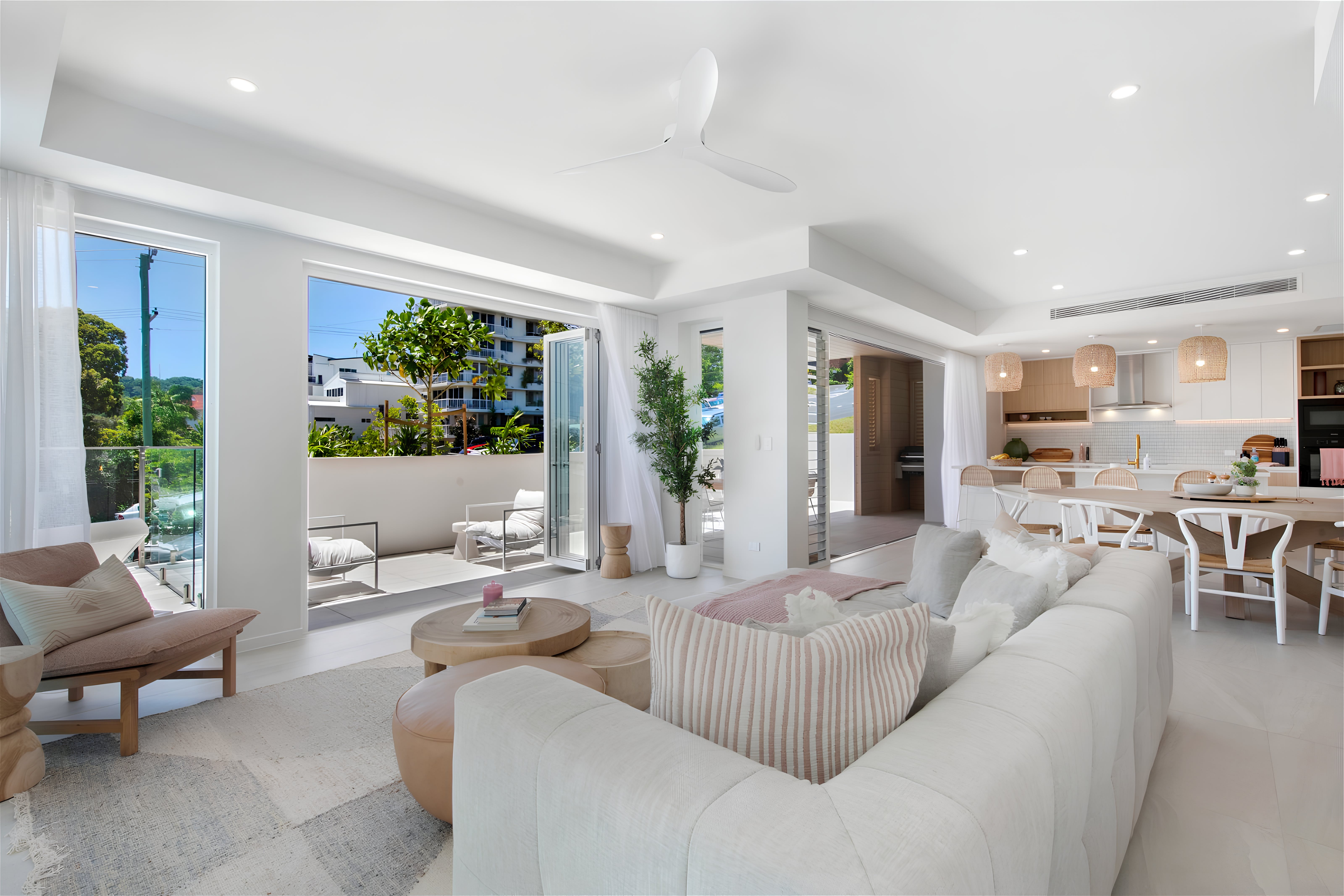 House Poinciana Burleigh: Luxury 3-Bedroom Apartment with Seaview and Pool, Queensland