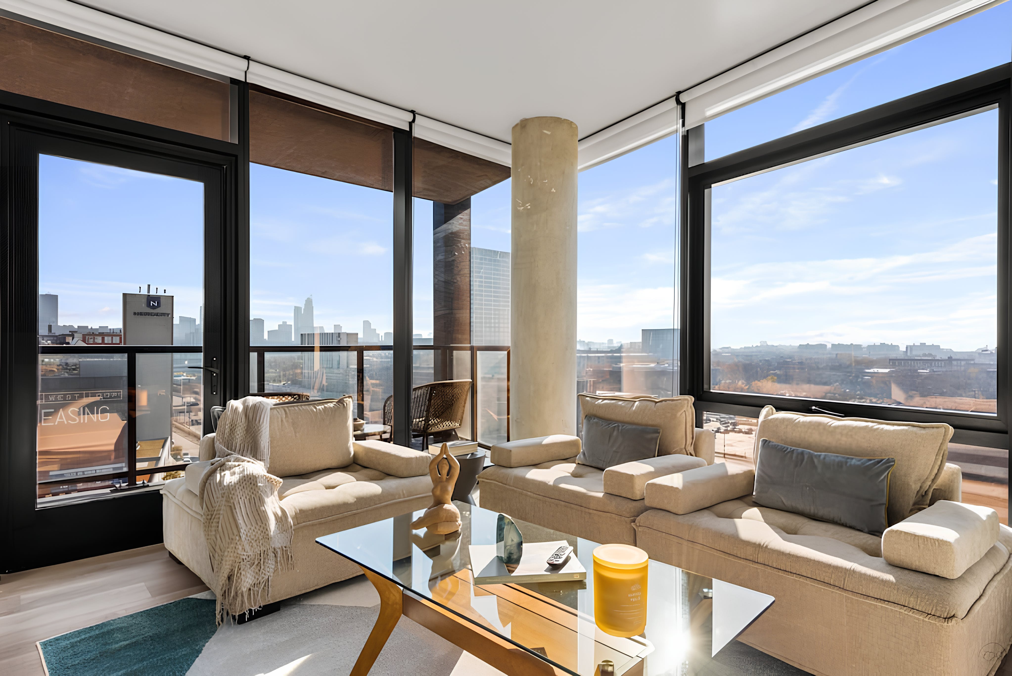 Villa Aurore Ravenswood Chicago: Chic 2-Bedroom Apartment with Air-Con, Chicago