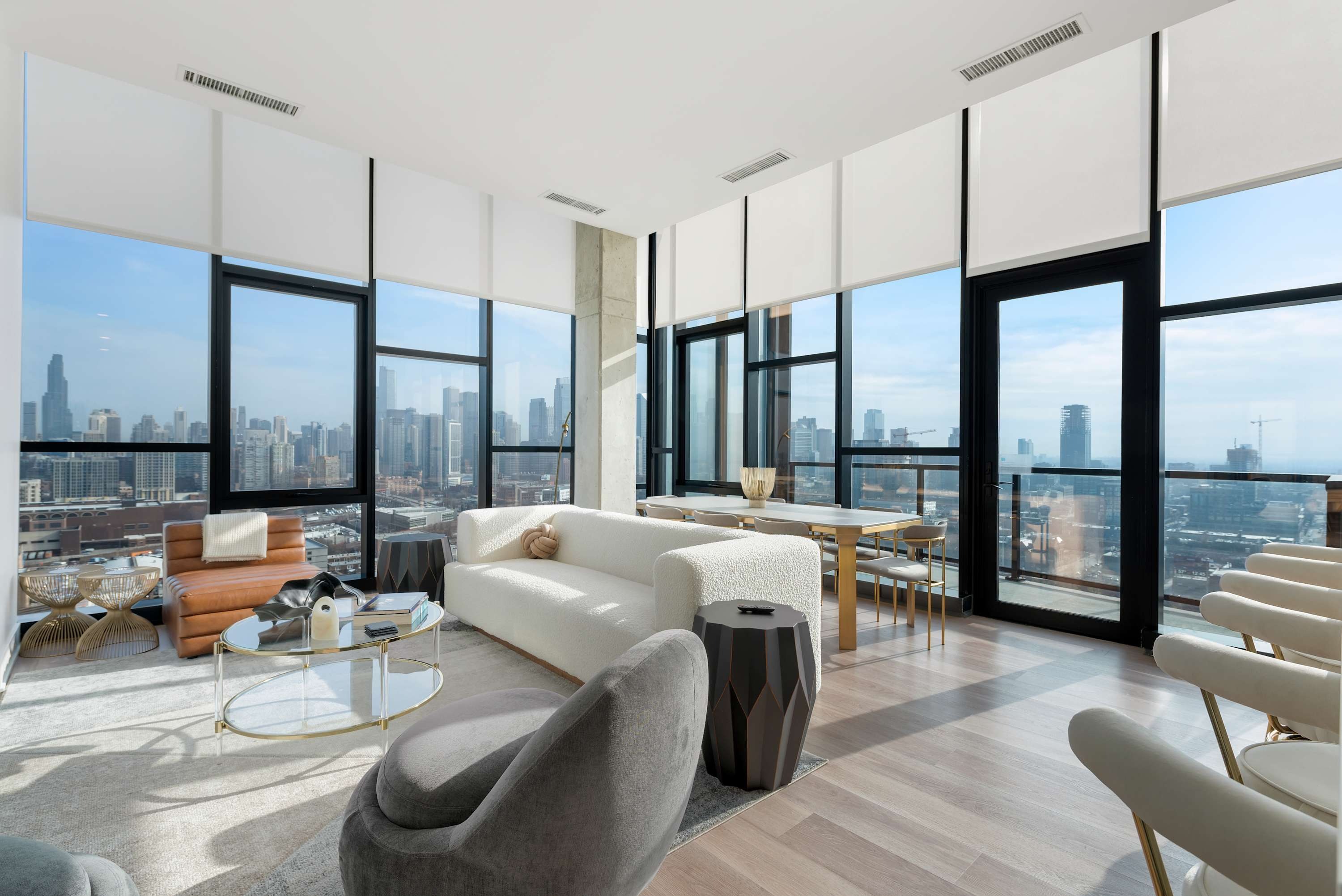 Villa Aurore Pullman Chicago: 3-Bedroom Luxury Apartment with Skyline Views and Pool, Chicago