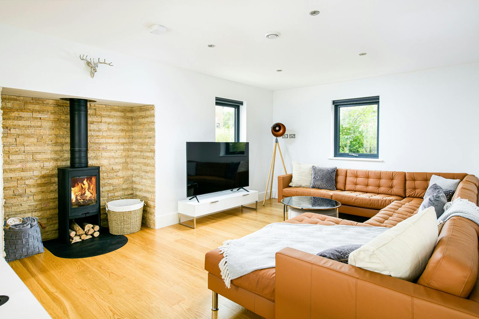 House Lysias Creech Dorset: Spacious 5-Bedroom House with Lakeside Views and Pool, Dorset