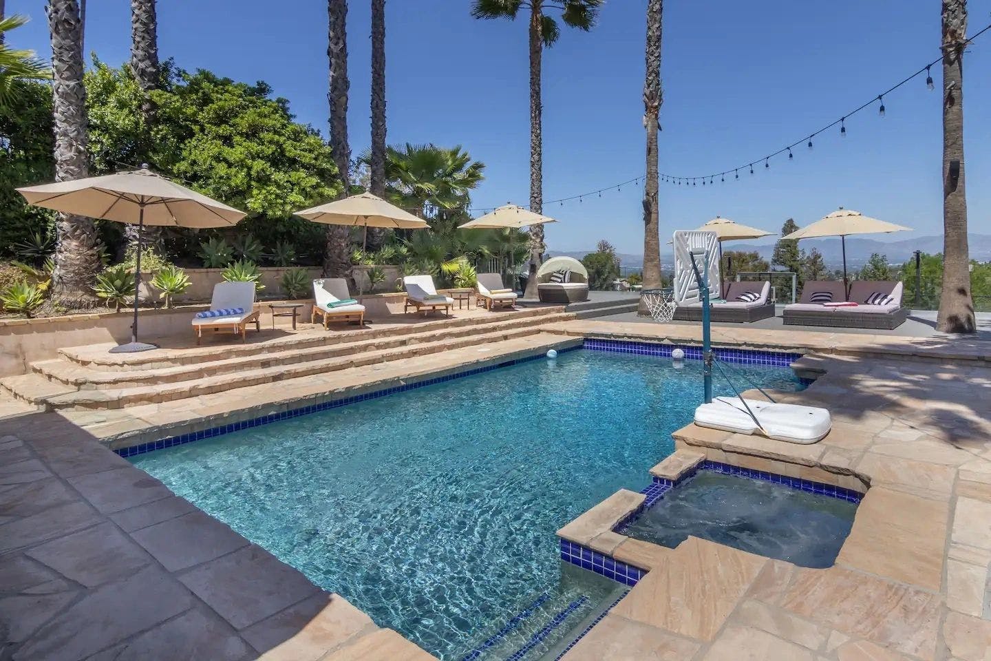Villa Amaranto Balboa Encino: Luxury 4-Bedroom Villa with Pool and Hot Tub, Encino