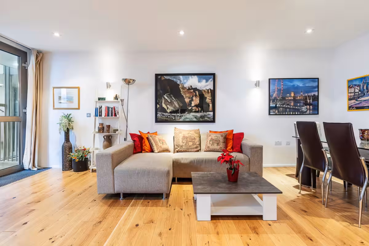 House Ratcliff Wapping: Spacious 2-Bedroom Family-Friendly Apartment Rental in Wapping, London