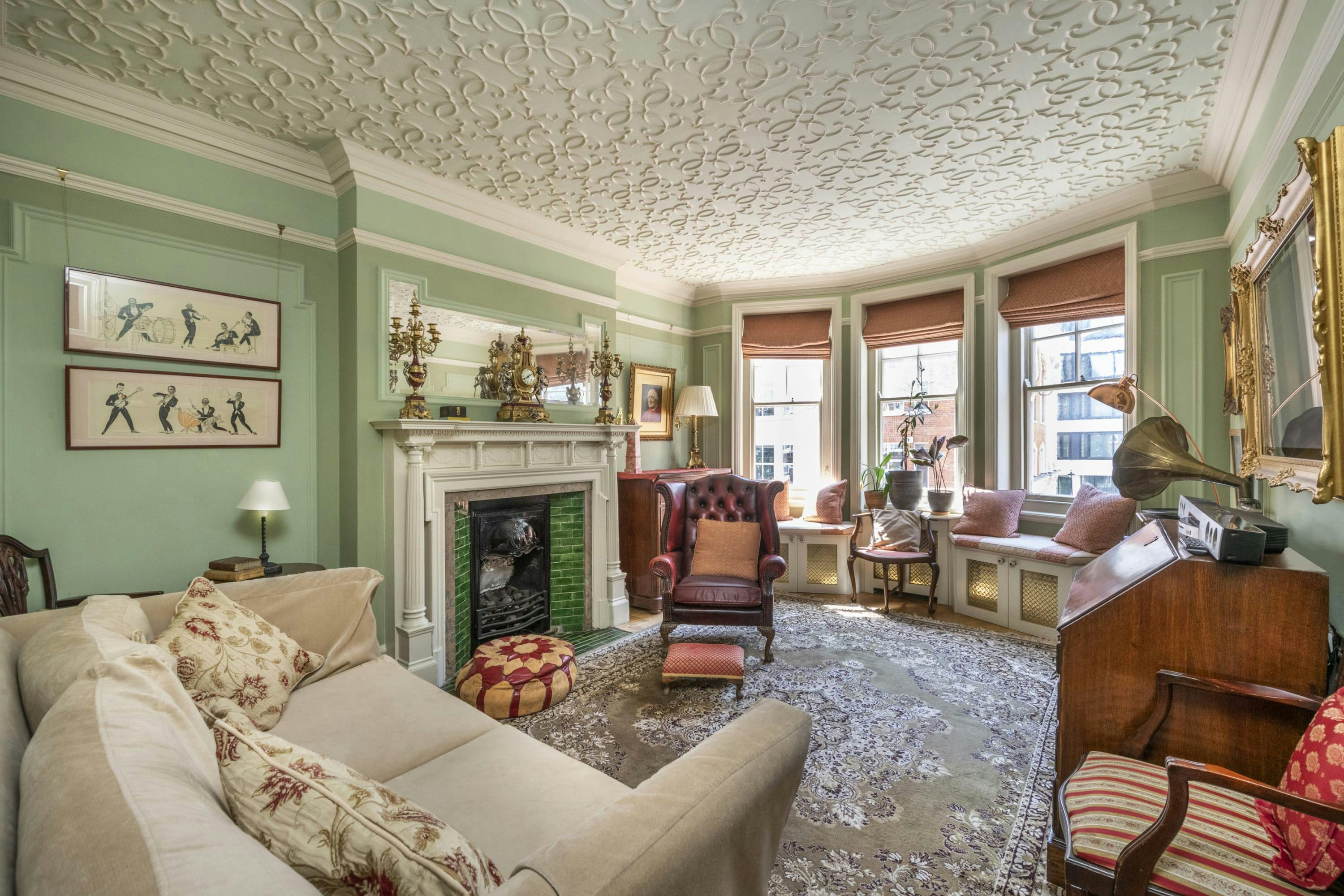 House Azurose Fitzroy Fitzrovia: Charming 2-Bedroom Apartment Rental with Sofa Bed in Fitzrovia, London