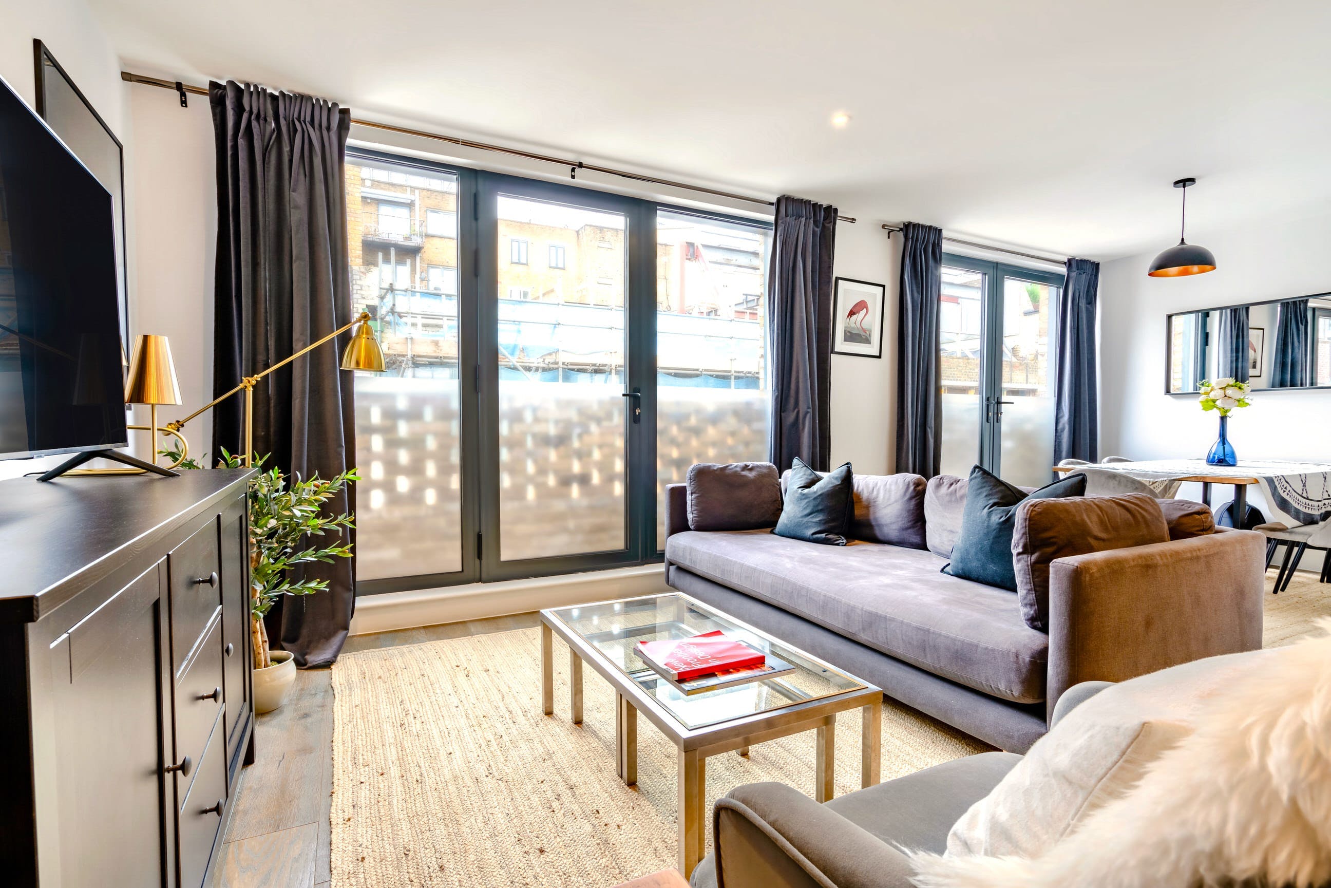 House Föhn Gray’s Inn Holborn: Chic 2-Bedroom Family-Friendly Apartment Rental in Holborn, London