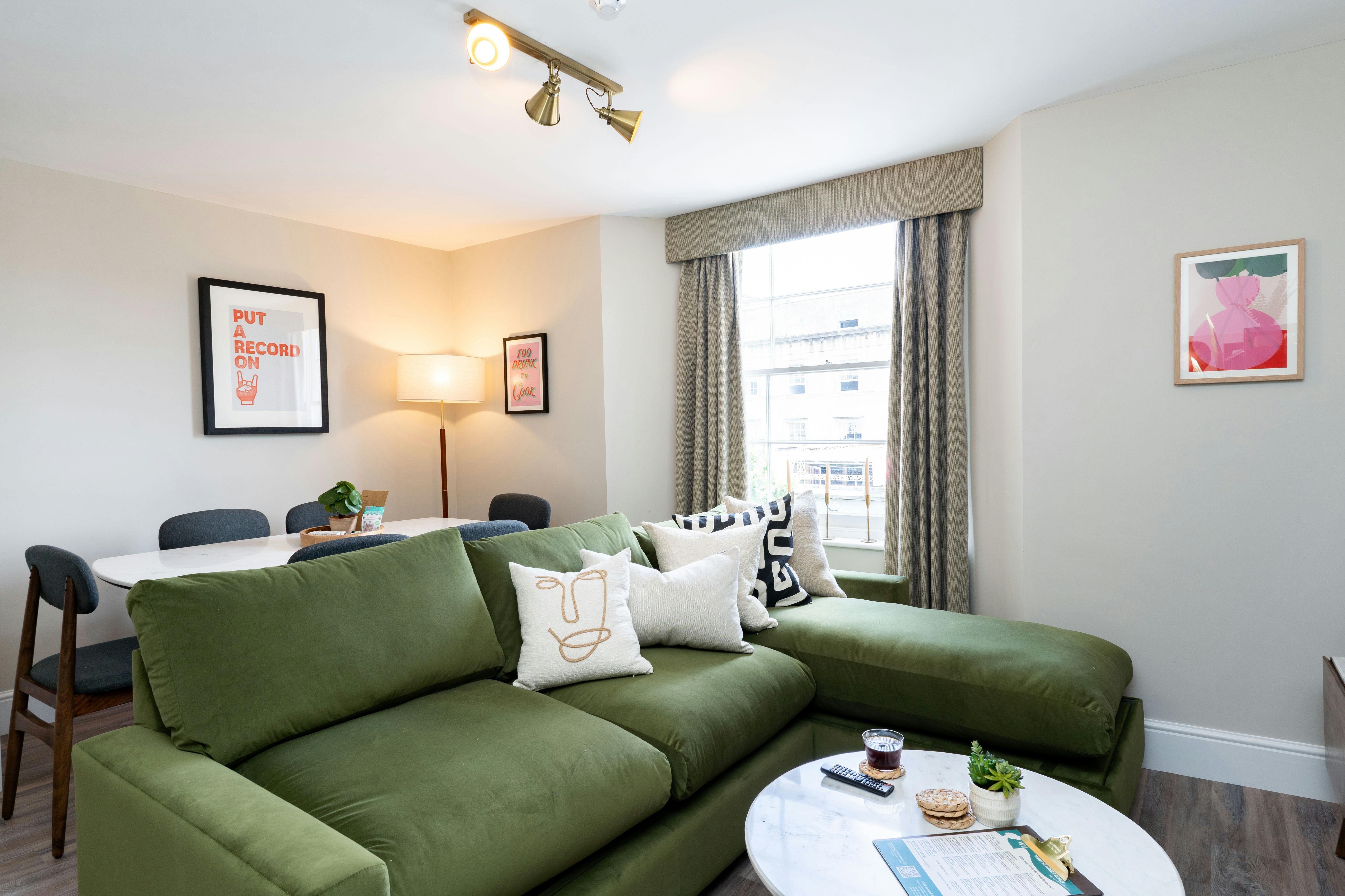 House Redland Bristol: Spacious 3-Bedroom Family Apartment Rental Bristol with Remote Work Facilities