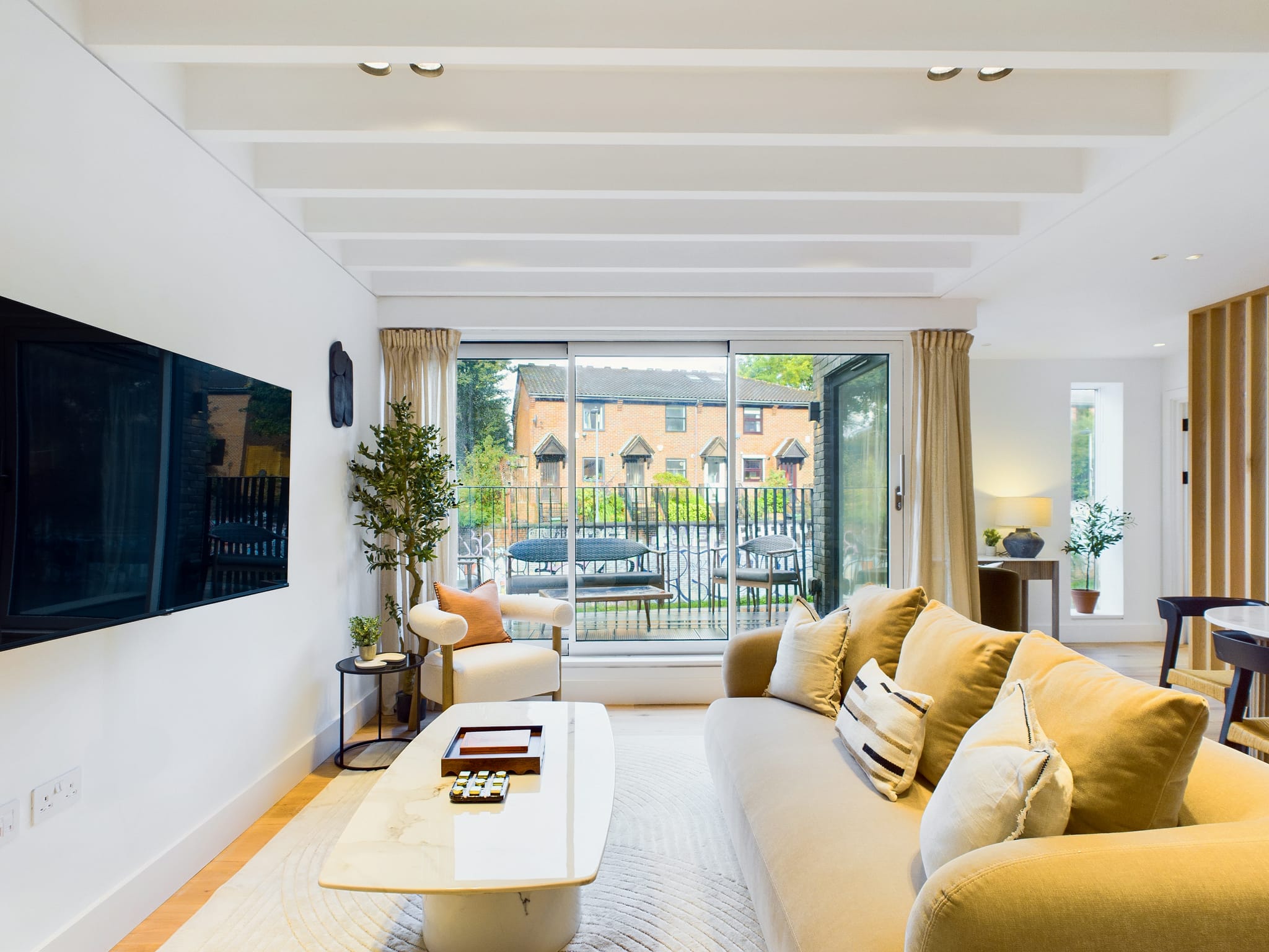 House Regents Camden Town: Luxury 3-Bedroom House with Private Balcony and Canal Views, Camden Town