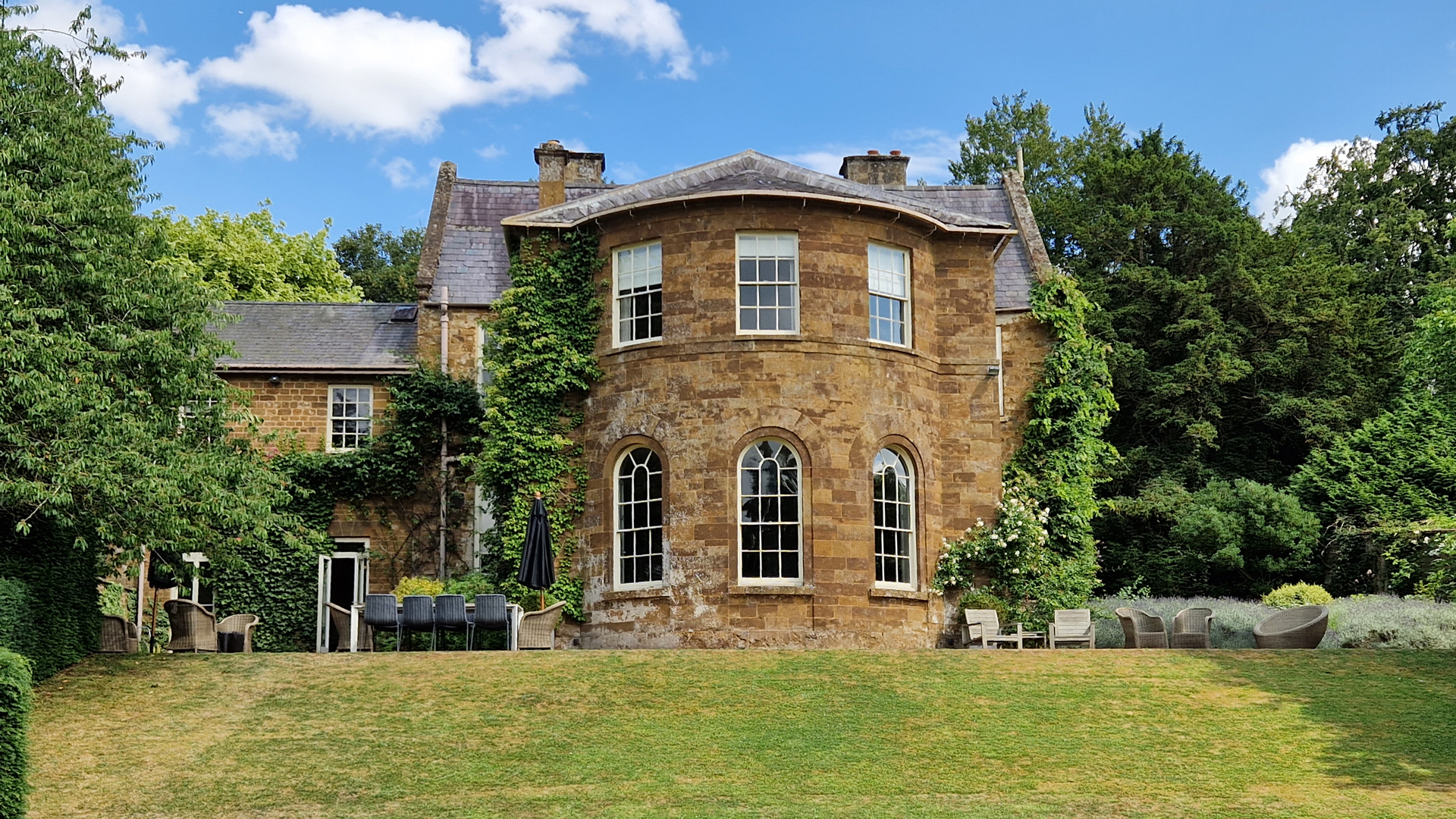 House Helm Over Norton Chipping Norton: Luxurious 7-Bedroom House with Heated Pool, Chipping Norton