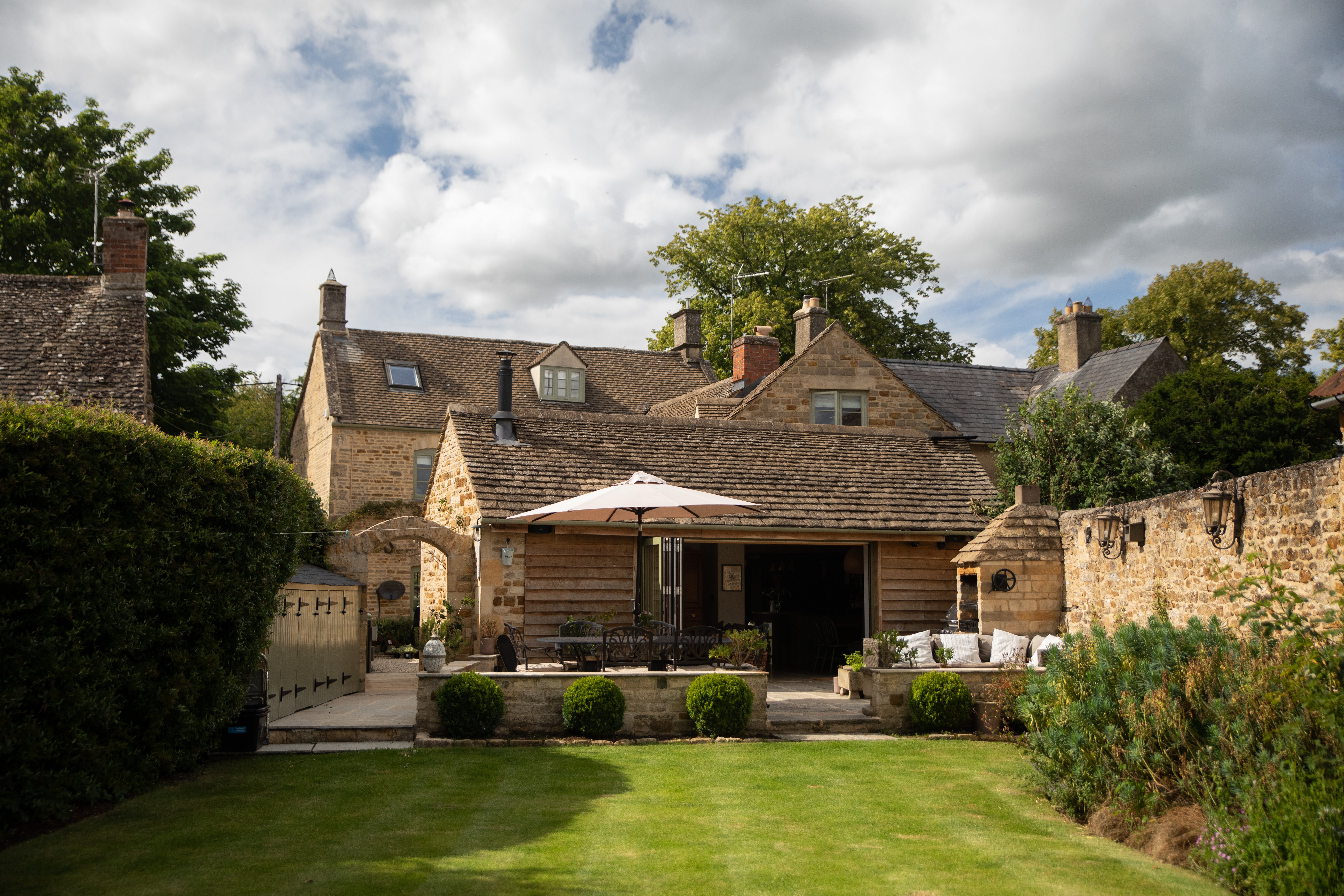 House Rollright Chipping-Norton: Elegant 4-Bedroom Apartment with Tennis Court, Chipping Norton