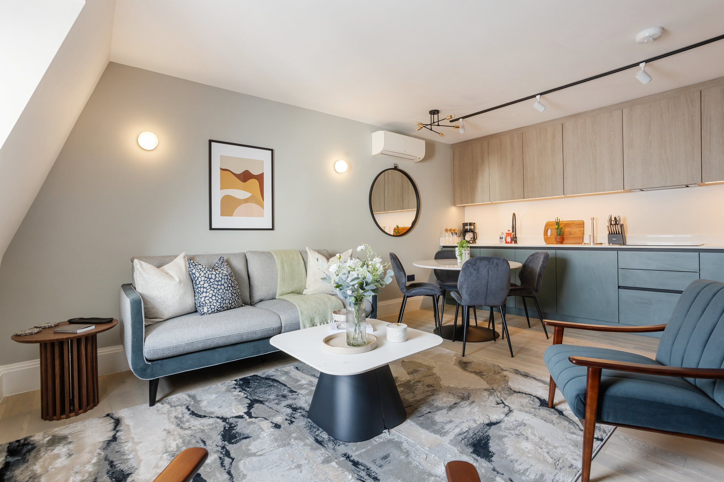 House Boreas Russell Square Bloomsbury: Modern 2-Bedroom Apartment with Air Conditioning, Apartment Rental Bloomsbury