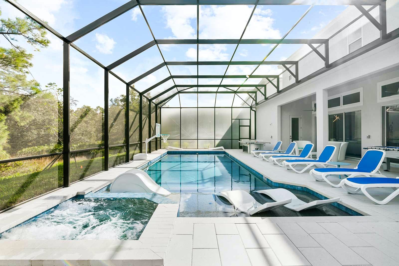 Villa Vermeil Poinciana Florida: Spacious 11-Bedroom Apartment with Pool and Gym, Polk County