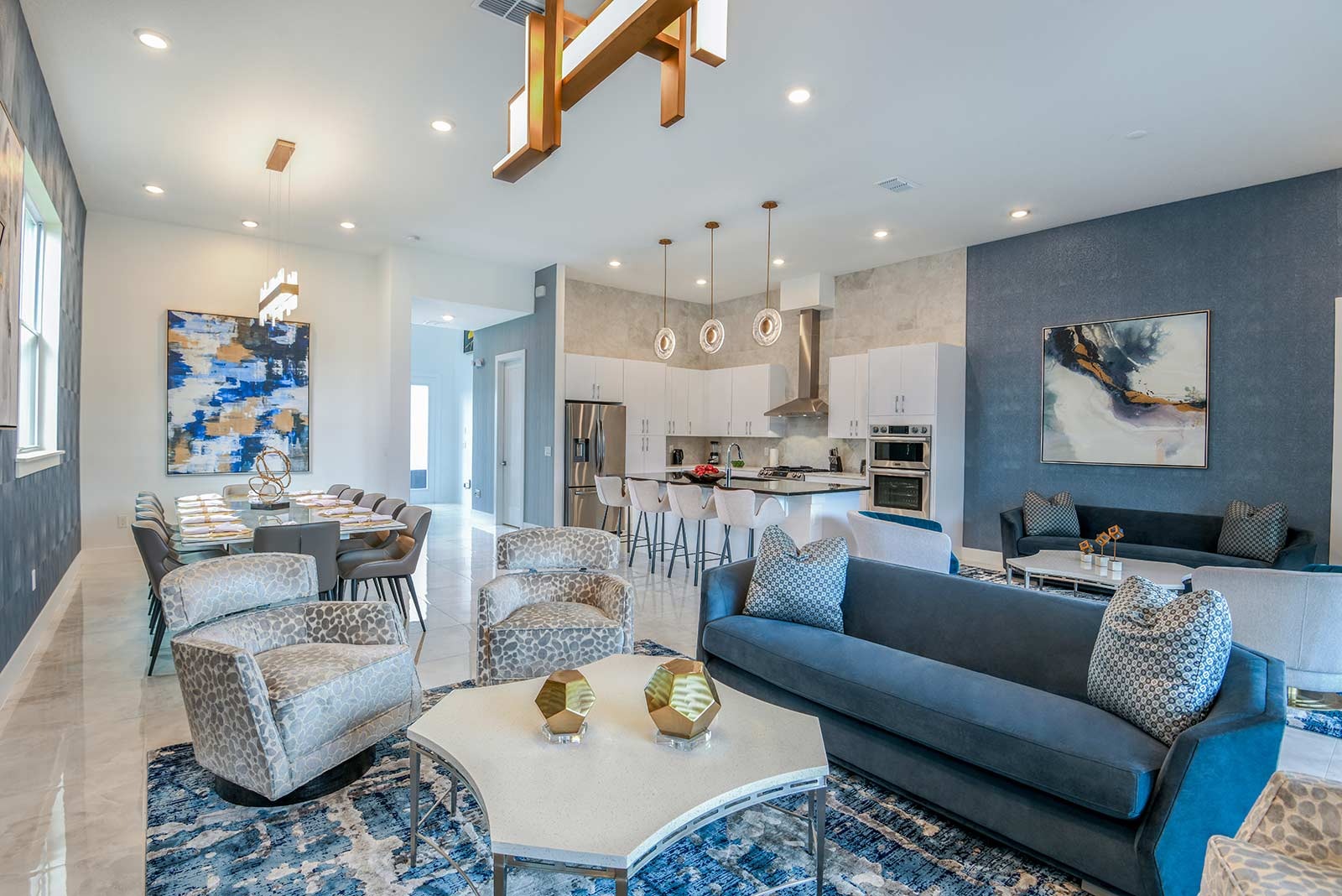 Villa Levante Little Gasparilla Florida: Spacious 6-Bedroom House with Pool and Hot Tub, Polk County