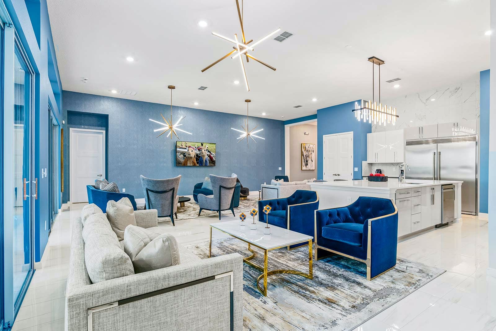 Villa Dorado Winter Haven Florida: Luxury 11-Bedroom Apartment with Pool and Hot Tub, Polk County