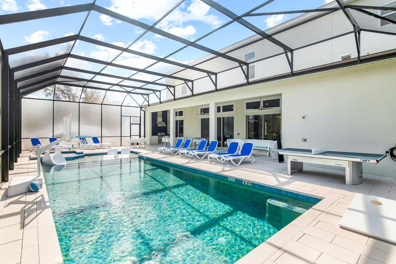 Villa Safran Canaveral Florida: Expansive 11-Bedroom Luxury Villa with Pool and Tennis Court, Polk County