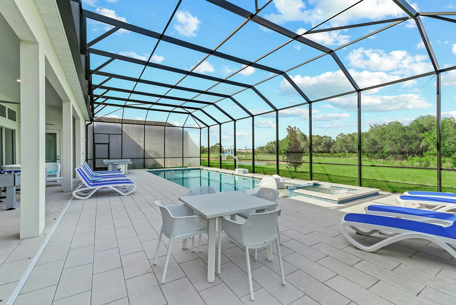 Villa Azurine Bal Harbour Florida: Luxury 11-Bedroom House with Pool and Gym, Polk County