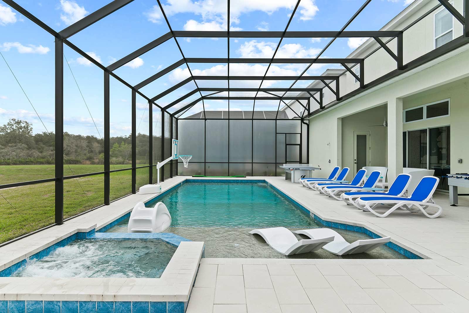 Villa Lysias Tarpon Florida: Expansive 11-Bedroom Villa with Pool and Resort Amenities, Polk County