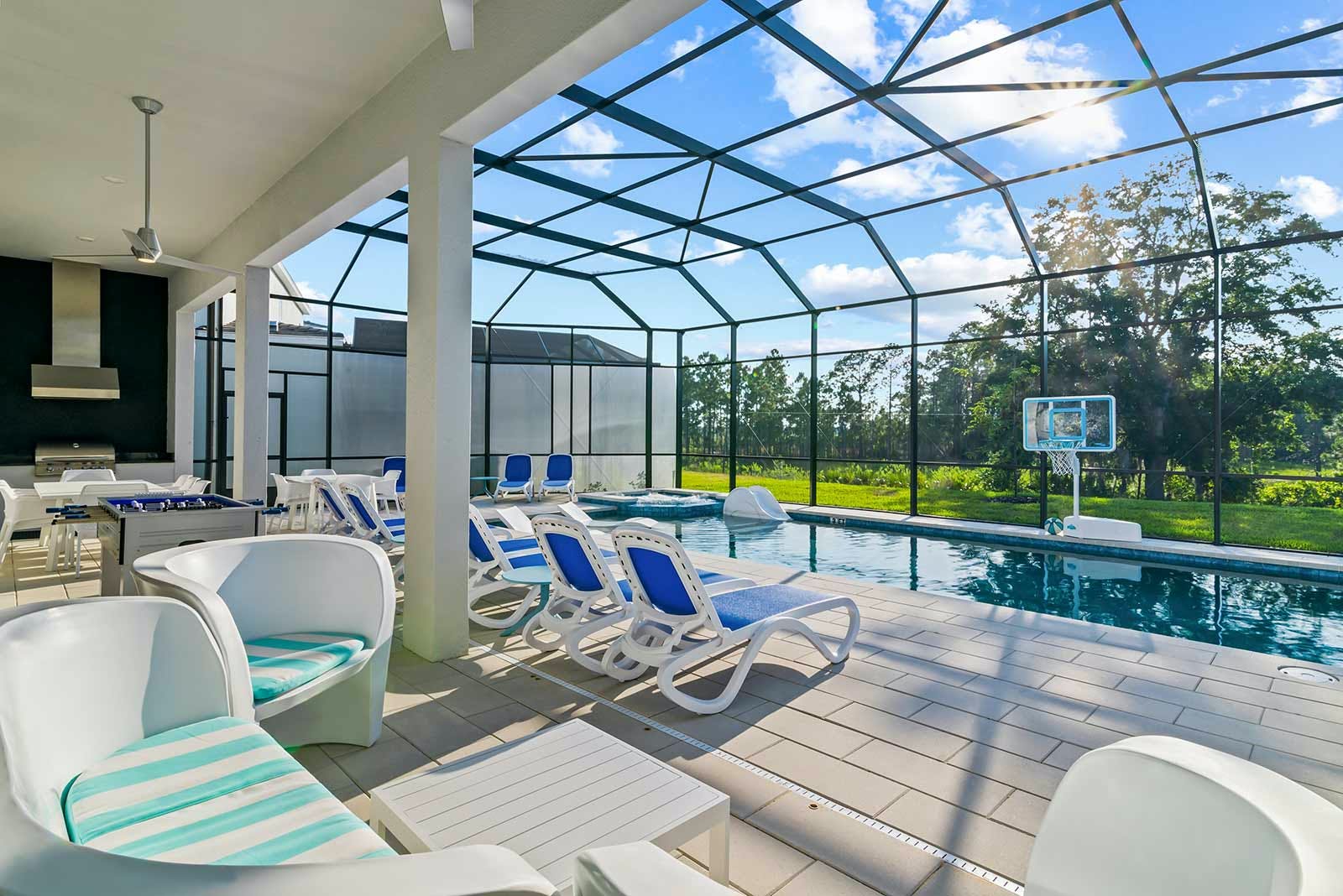 Villa Gloaming Boca Ciega Florida: Luxurious 11-Bedroom House with Pool and Gym, Polk County