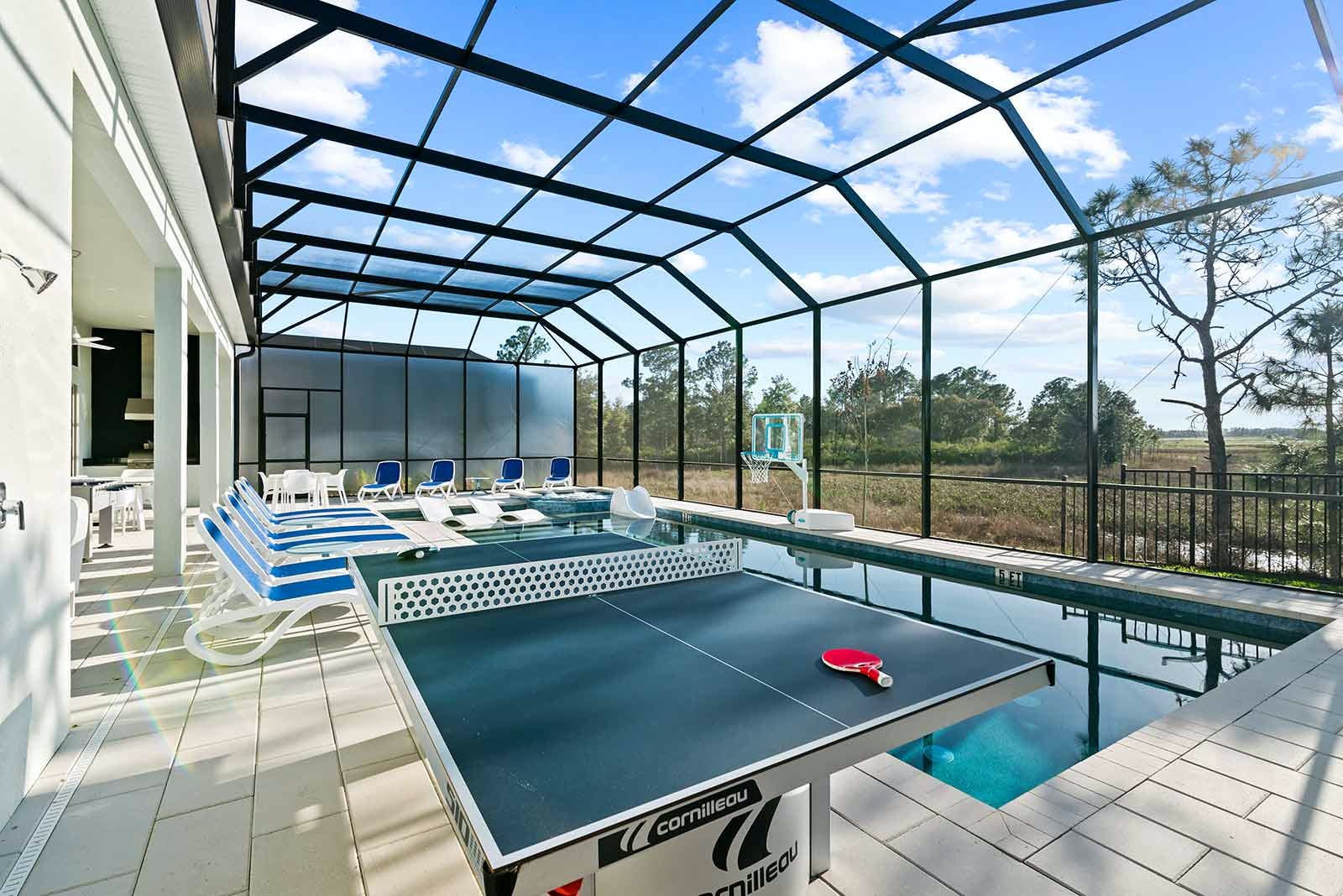 Villa Levante Siesta Florida: 12-Bedroom Luxury Villa with Pool and Gym, Polk County