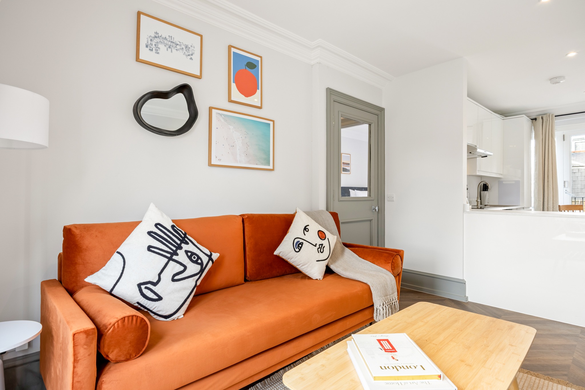 House Helm Bedfordbury Covent Garden: Stylish 1-Bedroom Family-Friendly Apartment Rental Covent Garden London