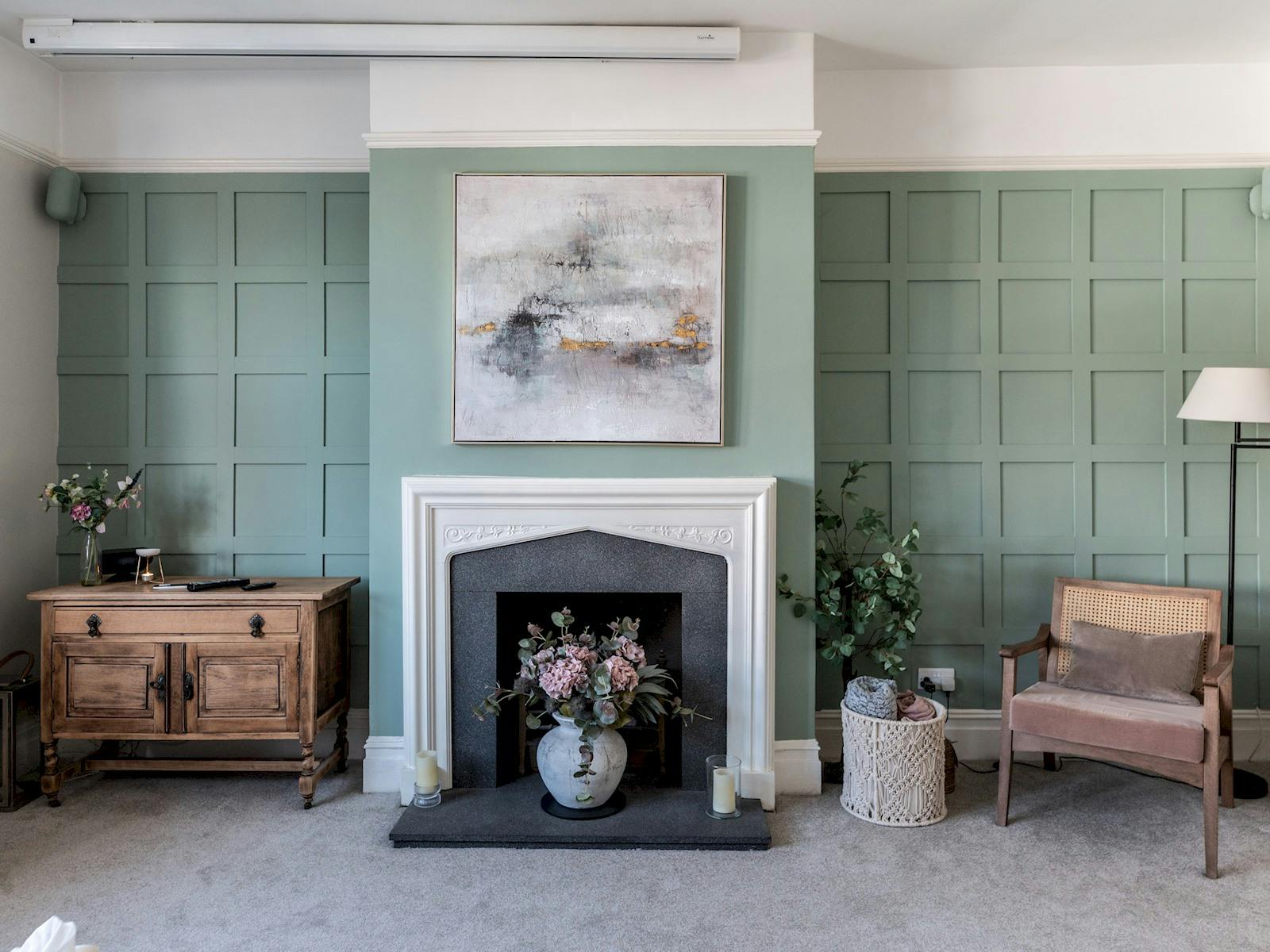 House Severndale Eltham: Spacious 5-Bedroom Luxury Villa Rental with Cinema and Family Features in Eltham