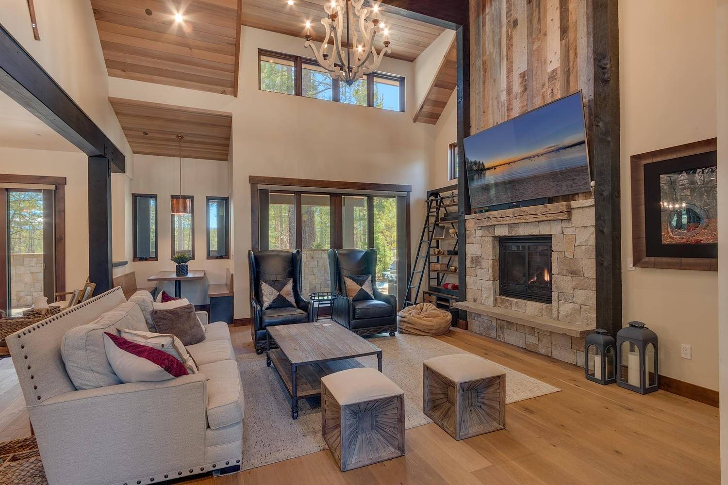 Villa Suão Glenshire Truckee: Luxury 4-Bedroom House with Hot Tub and Ski Access, Truckee
