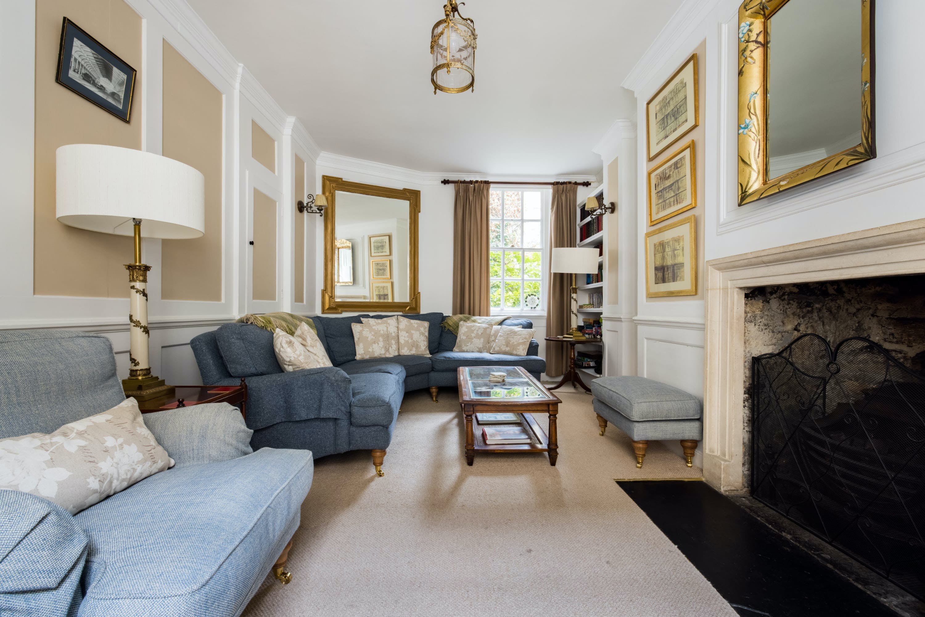 House Gloaming Kelston Bath: Elegant 5-Bedroom Apartment with Historic Charm, Bath