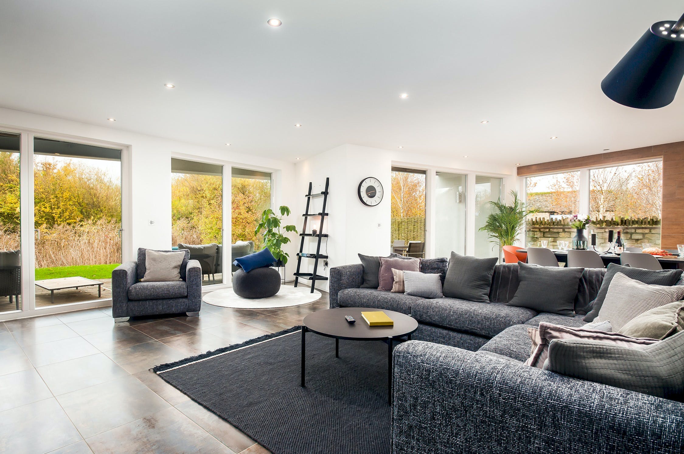 House Somerford Cricklade: Spacious 4-Bedroom Apartment with Pool and Tennis Court, Cricklade