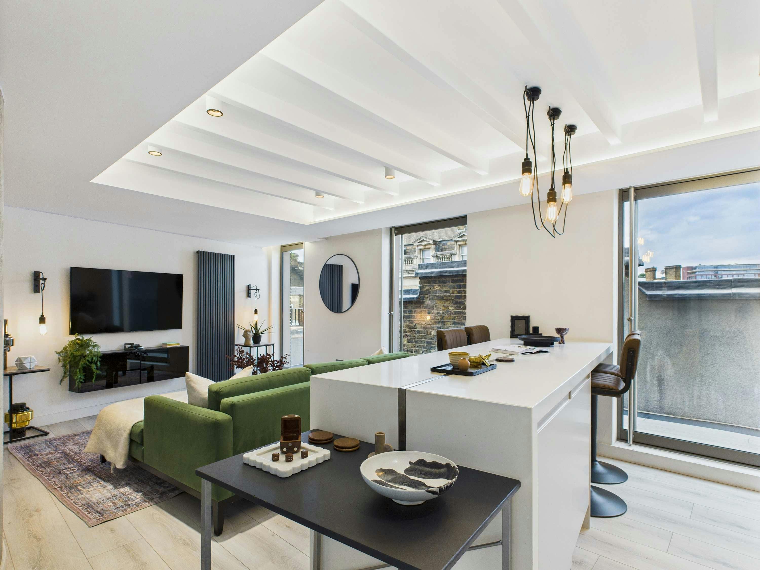 House Southwark London Bridge: Stylish 2-Bedroom Apartment Rental with Balconies in London Bridge