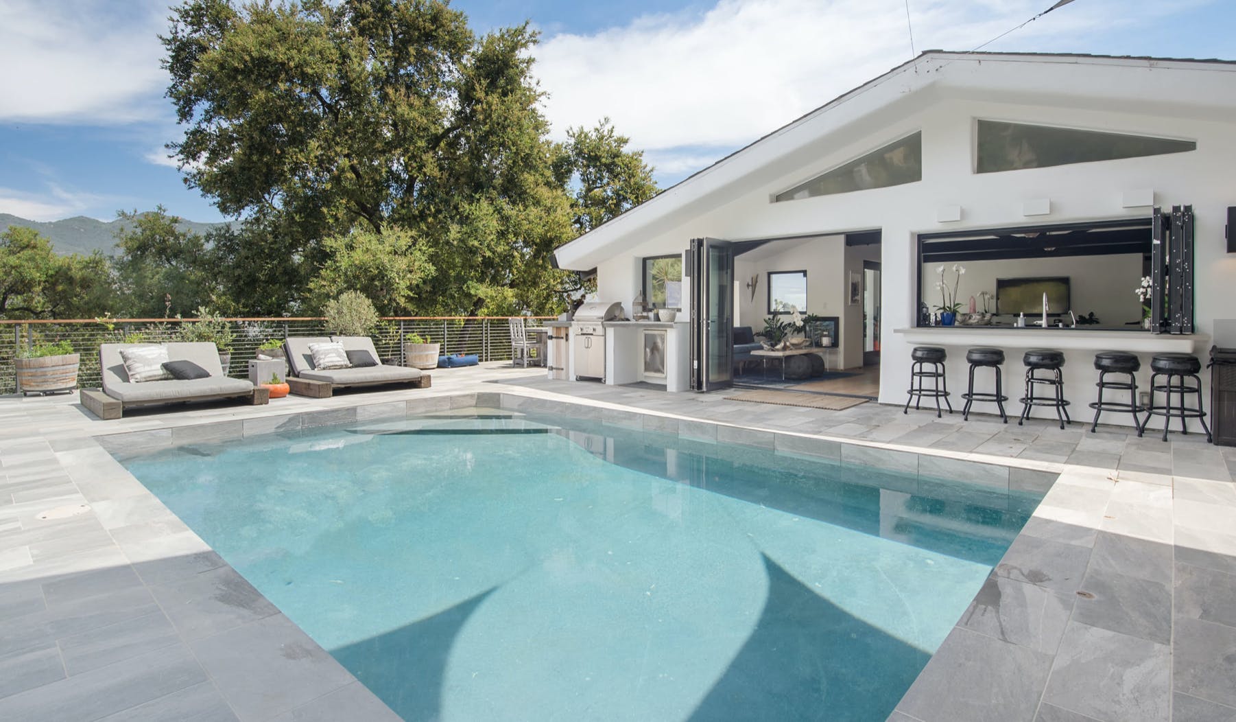 Villa Lysias Latigo Canyon Inland Malibu: Luxury 2-Bedroom House with Hot Tub and Pool, Inland Malibu
