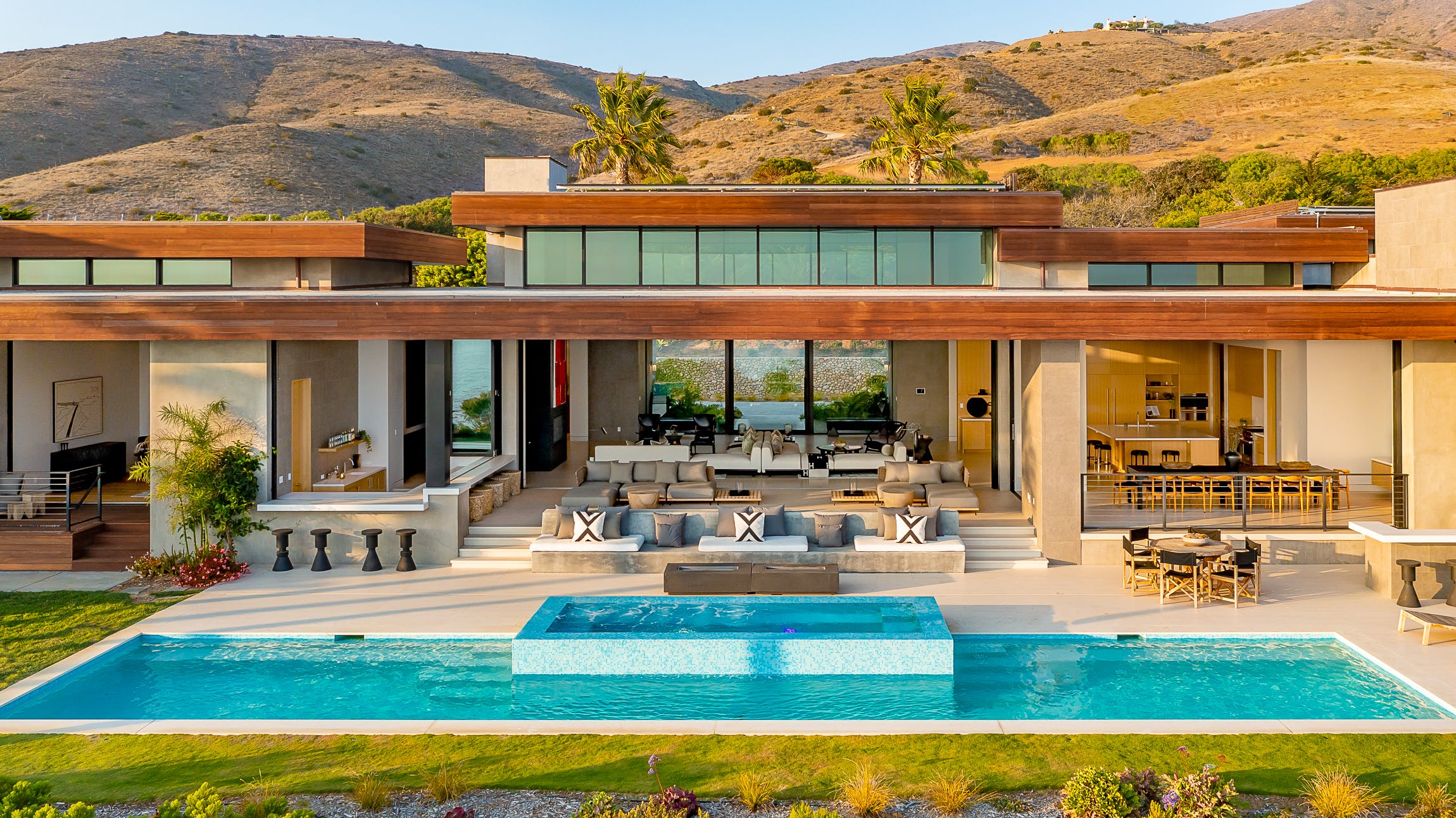 Villa Maestrale Lechuza Malibu: Spacious 6-Bedroom Luxury Apartment with Ocean Views, Malibu