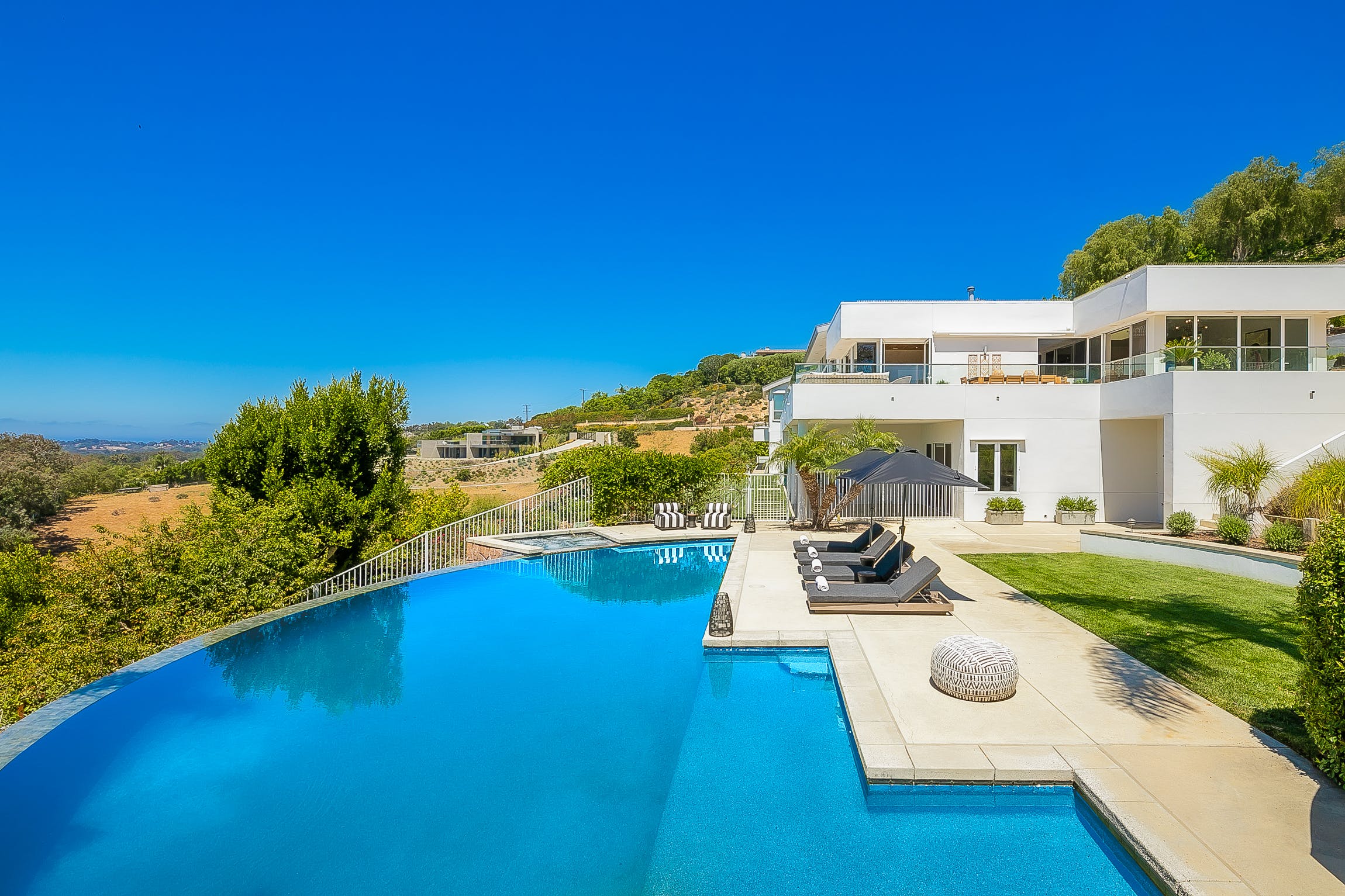Villa Boreas Latigo Canyon Inland Malibu: Spacious 6-Bedroom Luxury Apartment with Pool and Sea View, Inland Malibu
