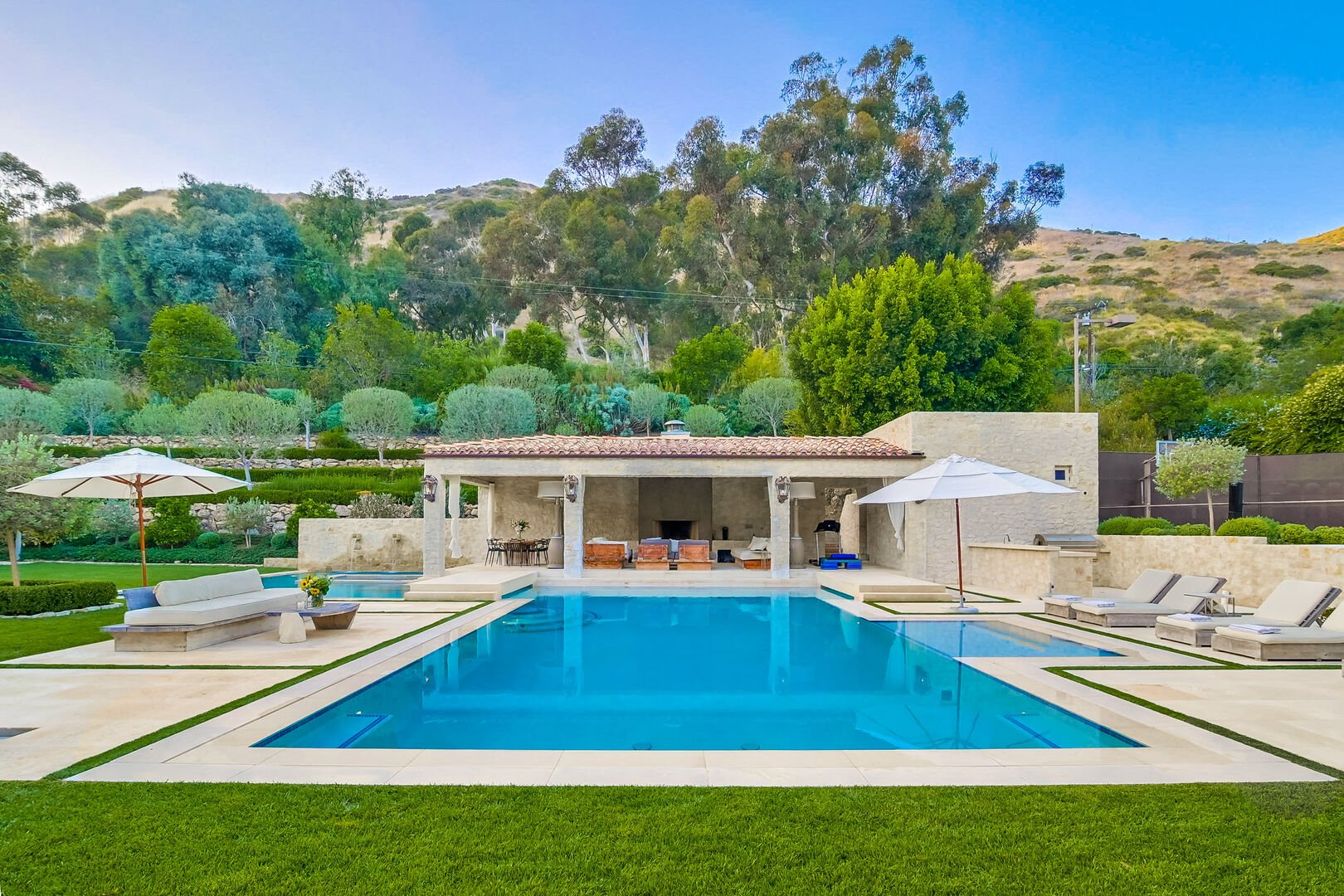 Villa Zephyros Corral Canyon Malibu: Opulent 8-Bedroom Golf Villa with Stunning Seaviews, Malibu