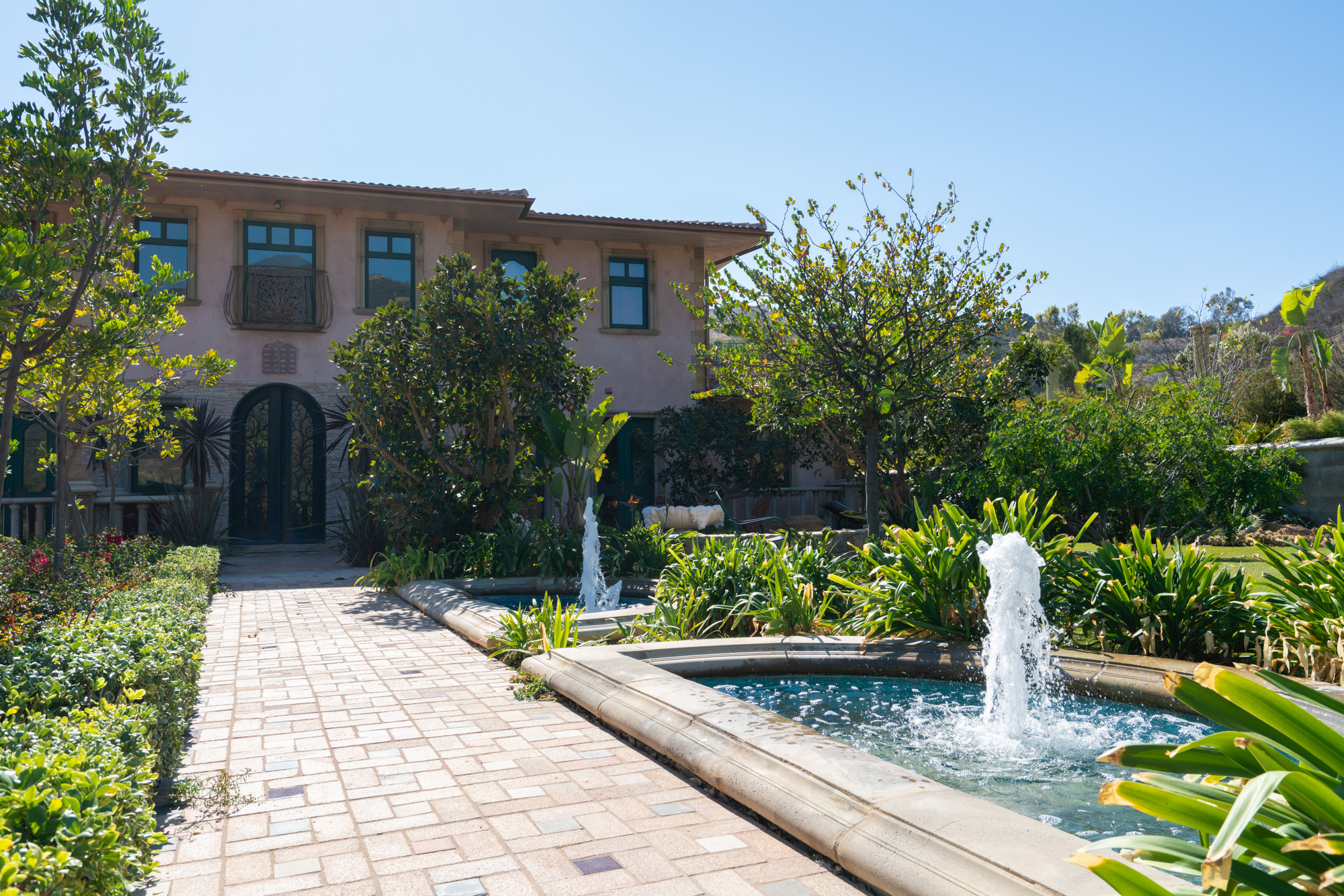 Villa Ponente Kanan Dume Inland Malibu: Spacious 7-Bedroom Villa with Pool and Sea Views, Inland Malibu