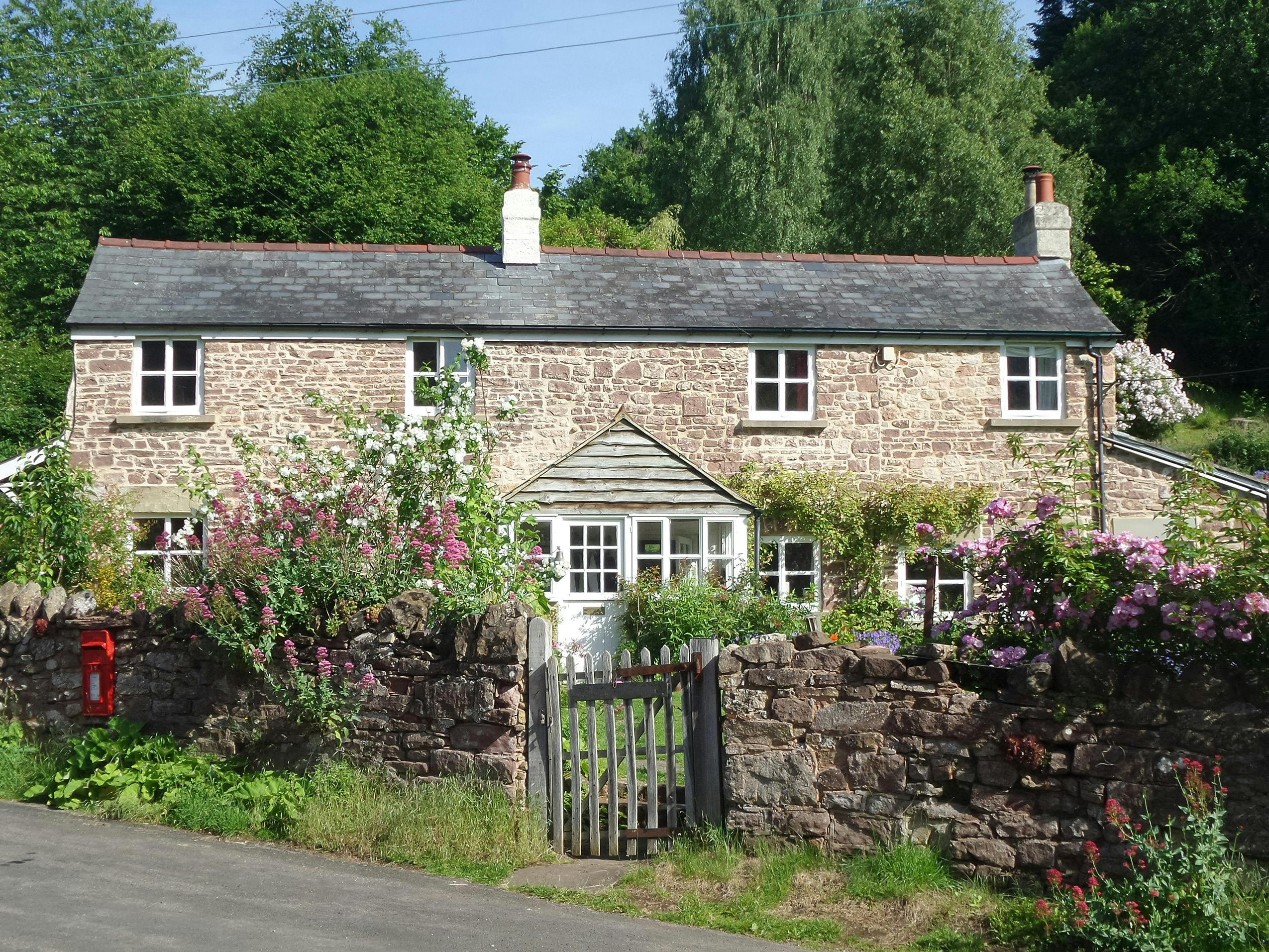 House Symonds Littledean: Luxury 4-Bedroom Cottage with Family Features, Forest of Dean