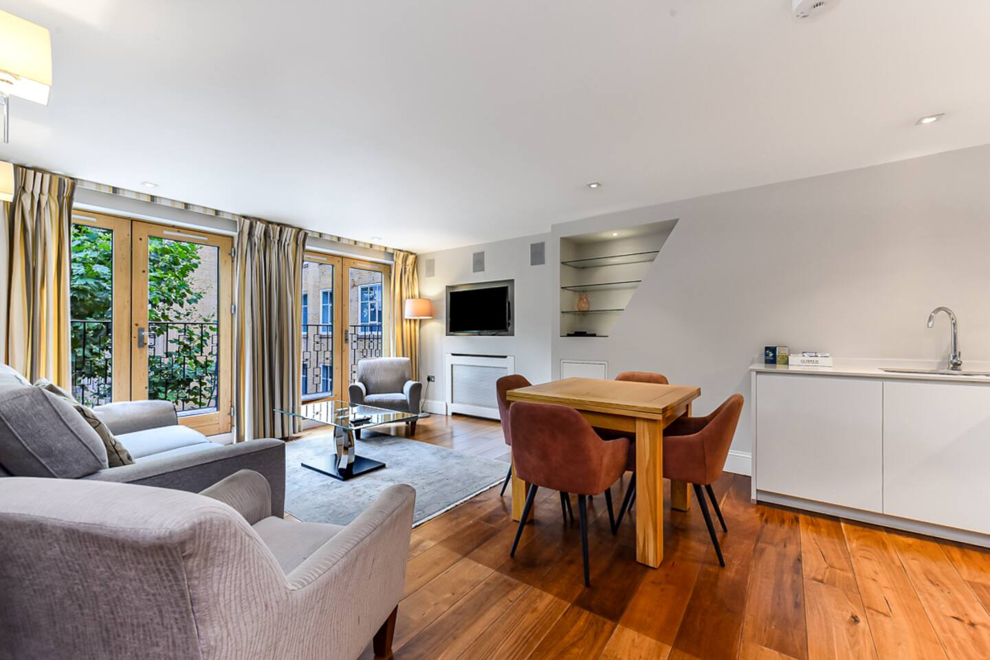 House Gloaming Woburn Bloomsbury: Elegant 2-Bedroom Apartment with Balcony, Bloomsbury
