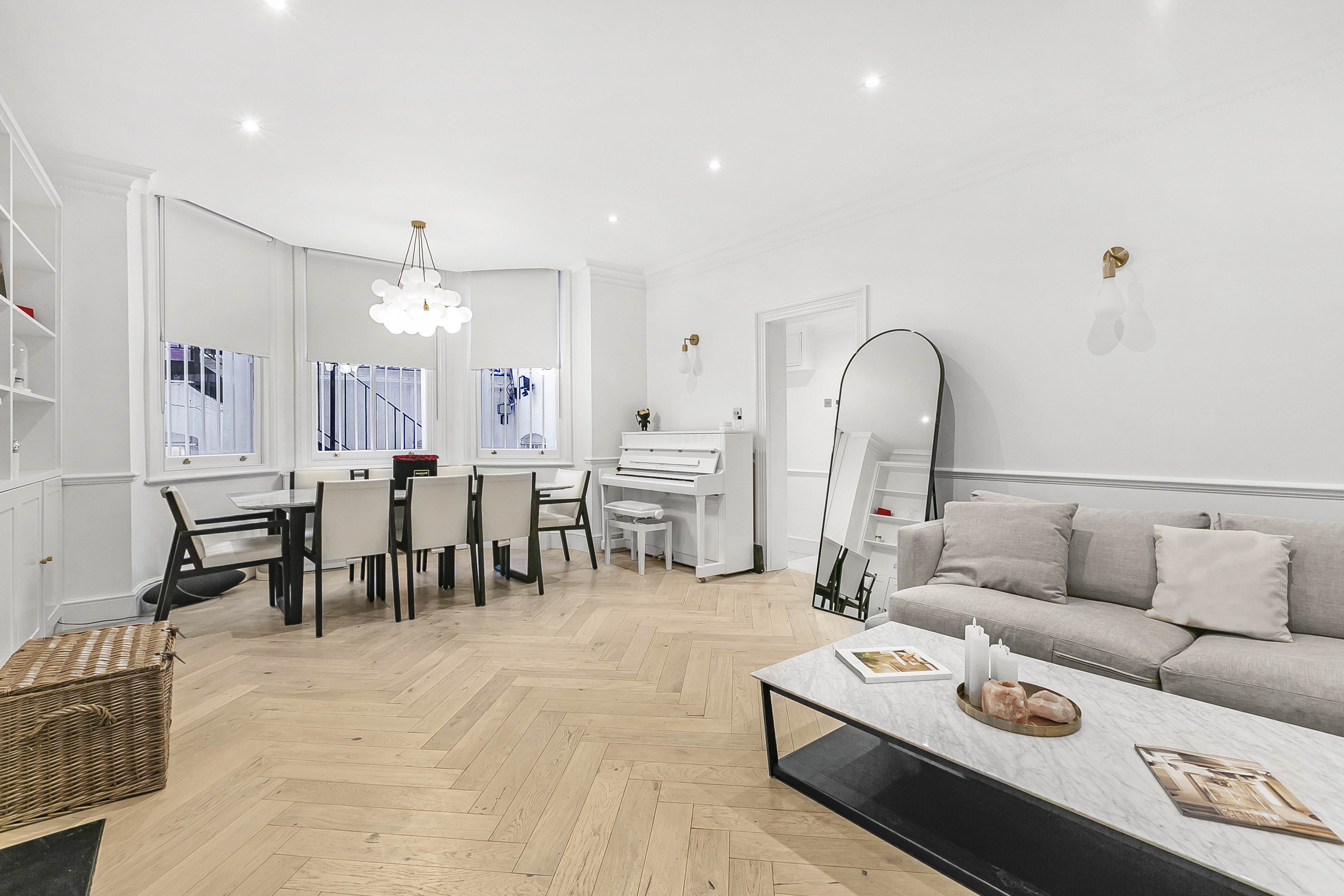 House Gloaming Abingdon Kensington-779423: Stylish 3-Bedroom Apartment for Families, Kensington