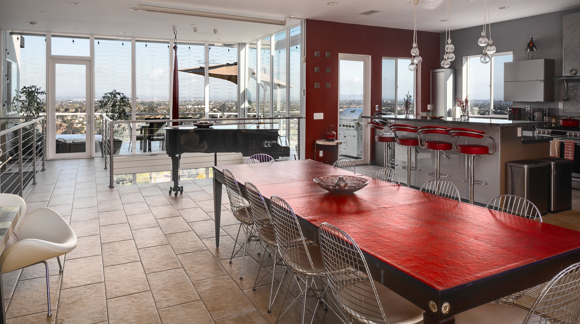 Villa Boreas La Jolla Pacific Beach: Spacious 5-Bedroom House with Hot Tub and City Views, Pacific Beach