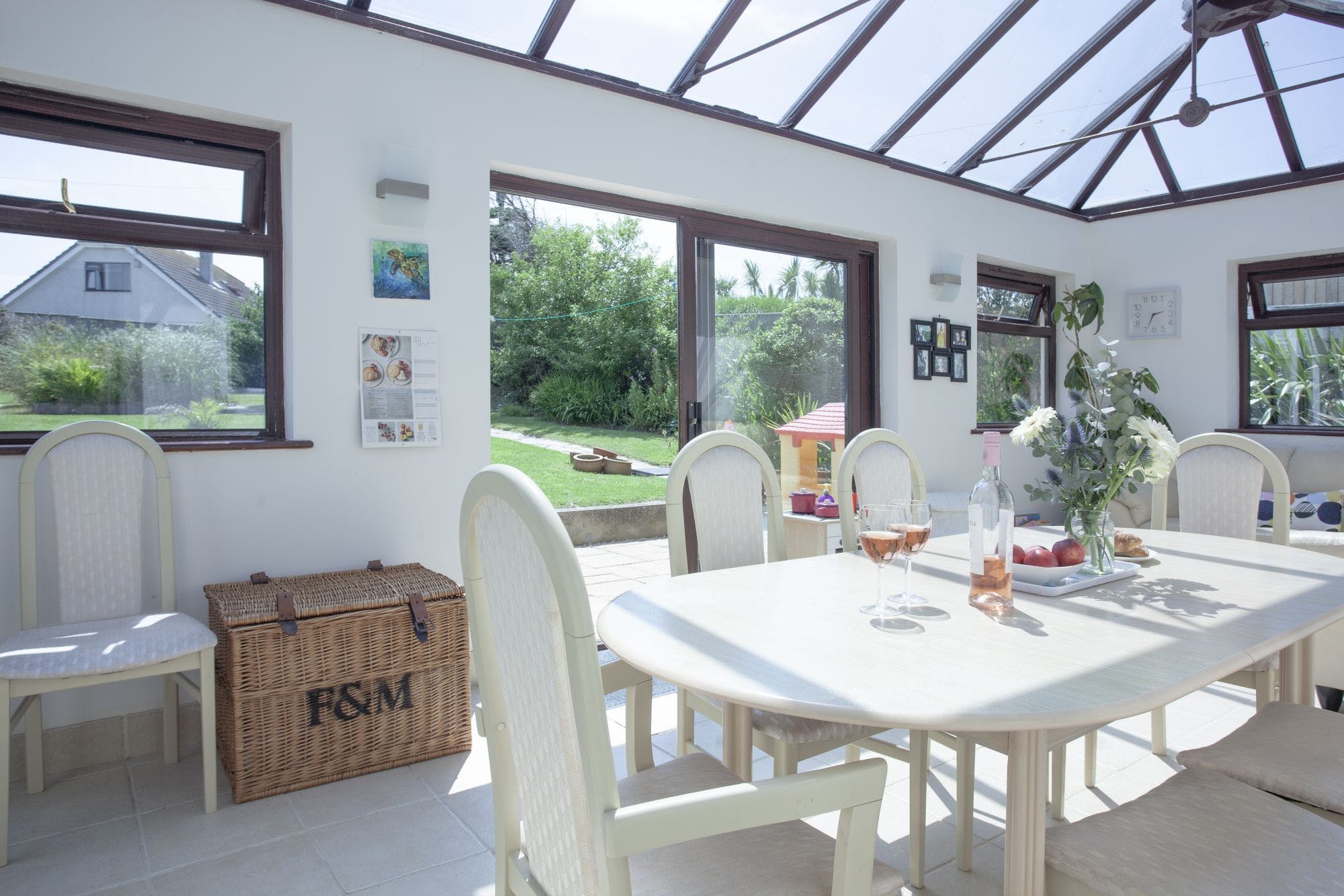 House Trevelgue Newquay: Stylish 3-Bedroom Apartment with Sea Views and BBQ, Newquay Cornwall