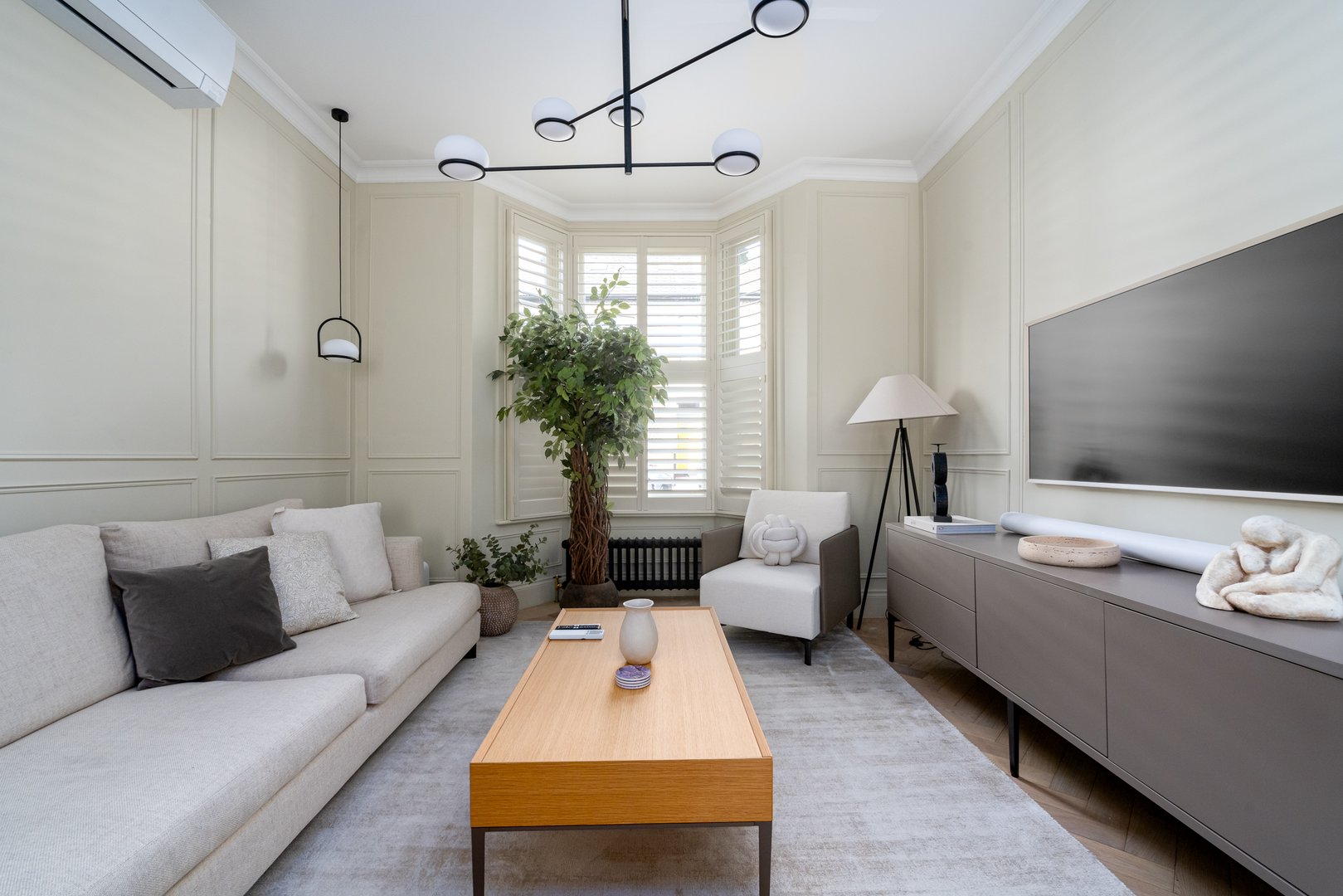 House Helm Harrow Paddington: Stylish 3-Bedroom Townhouse Rental with Garden and Air-Con, Paddington London