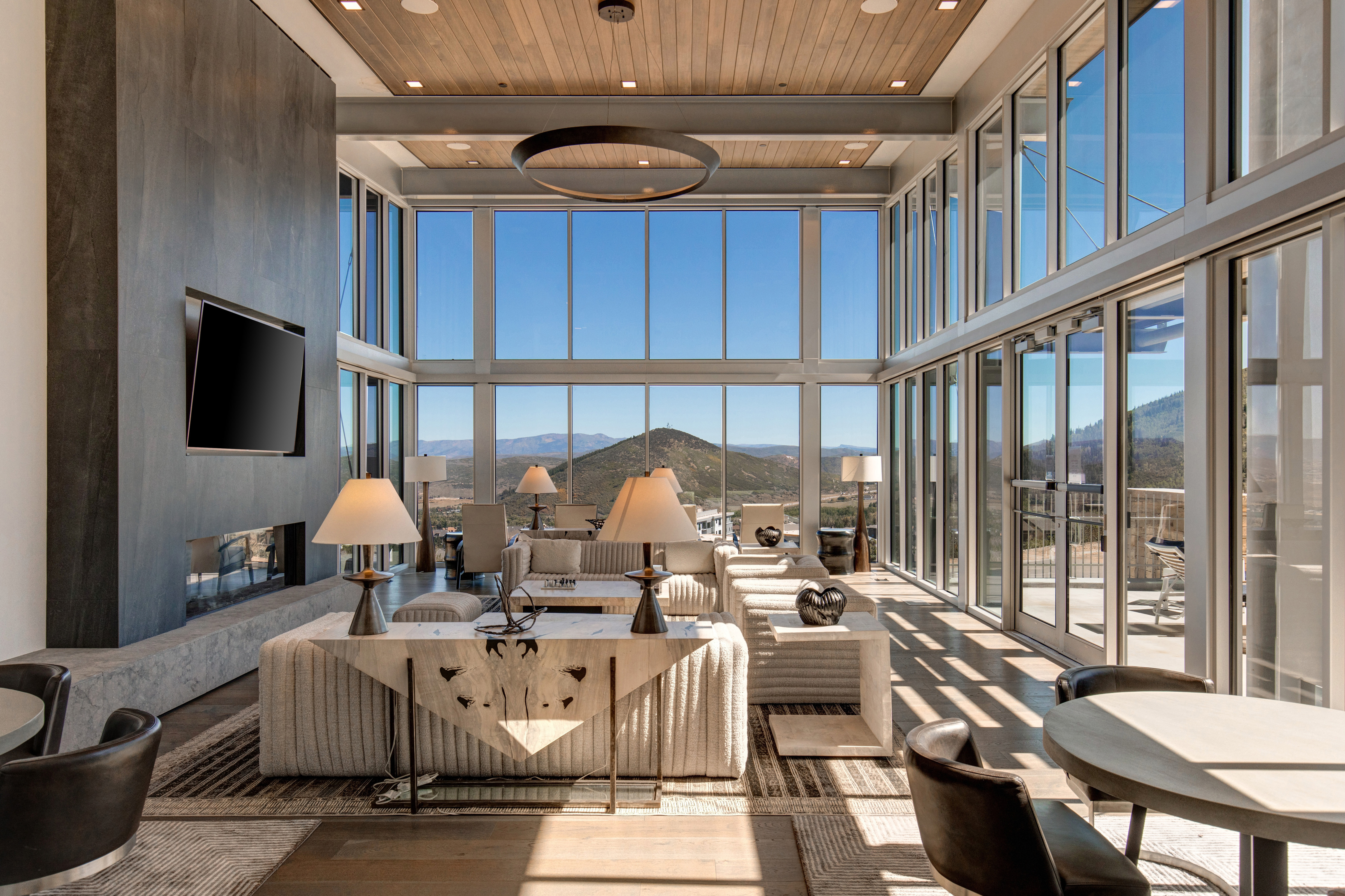 Villa Levante Redstone Park City: Luxury 4-Bedroom Ski Chalet with Hot Tub and Sauna, Park City