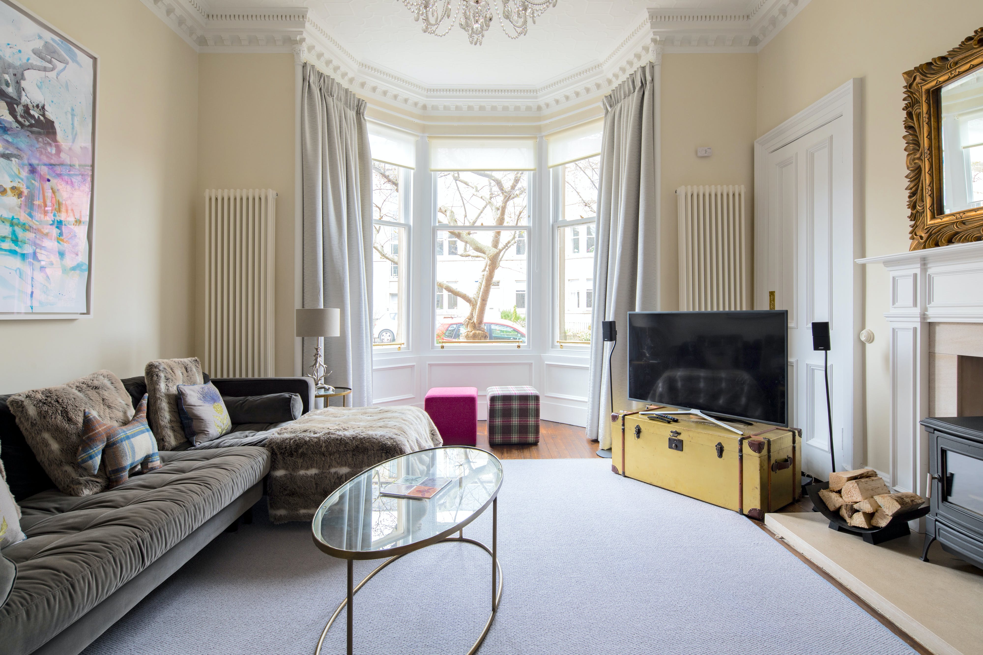 House Helm Dean Village Stockbridge & Comely Bank: Charming 4-Bedroom Townhouse with Seaview, Stockbridge & Comely Bank