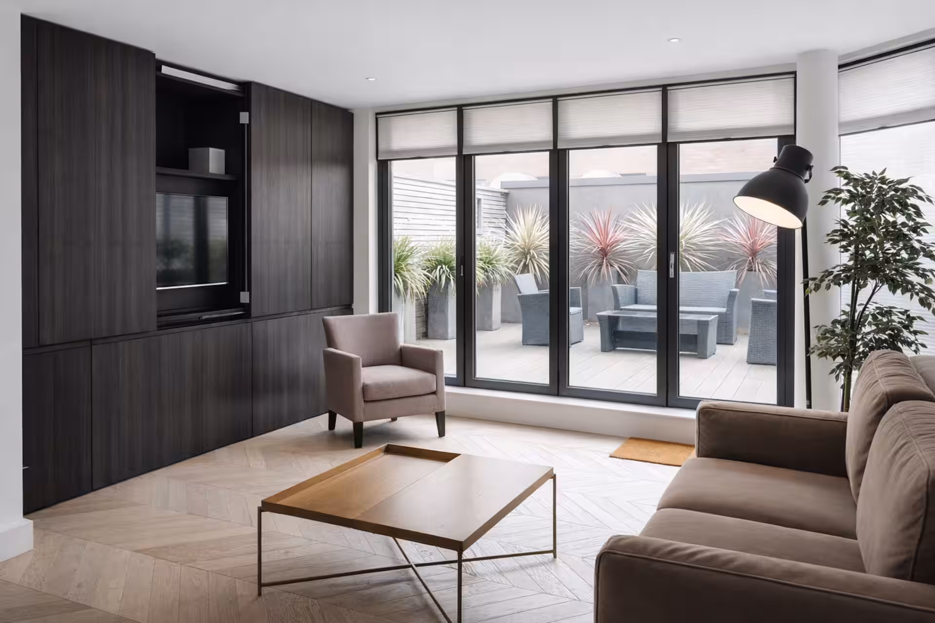 House Whitfield Fitzrovia: Stylish 2-Bedroom Apartment Rental with Air Conditioning in Fitzrovia London