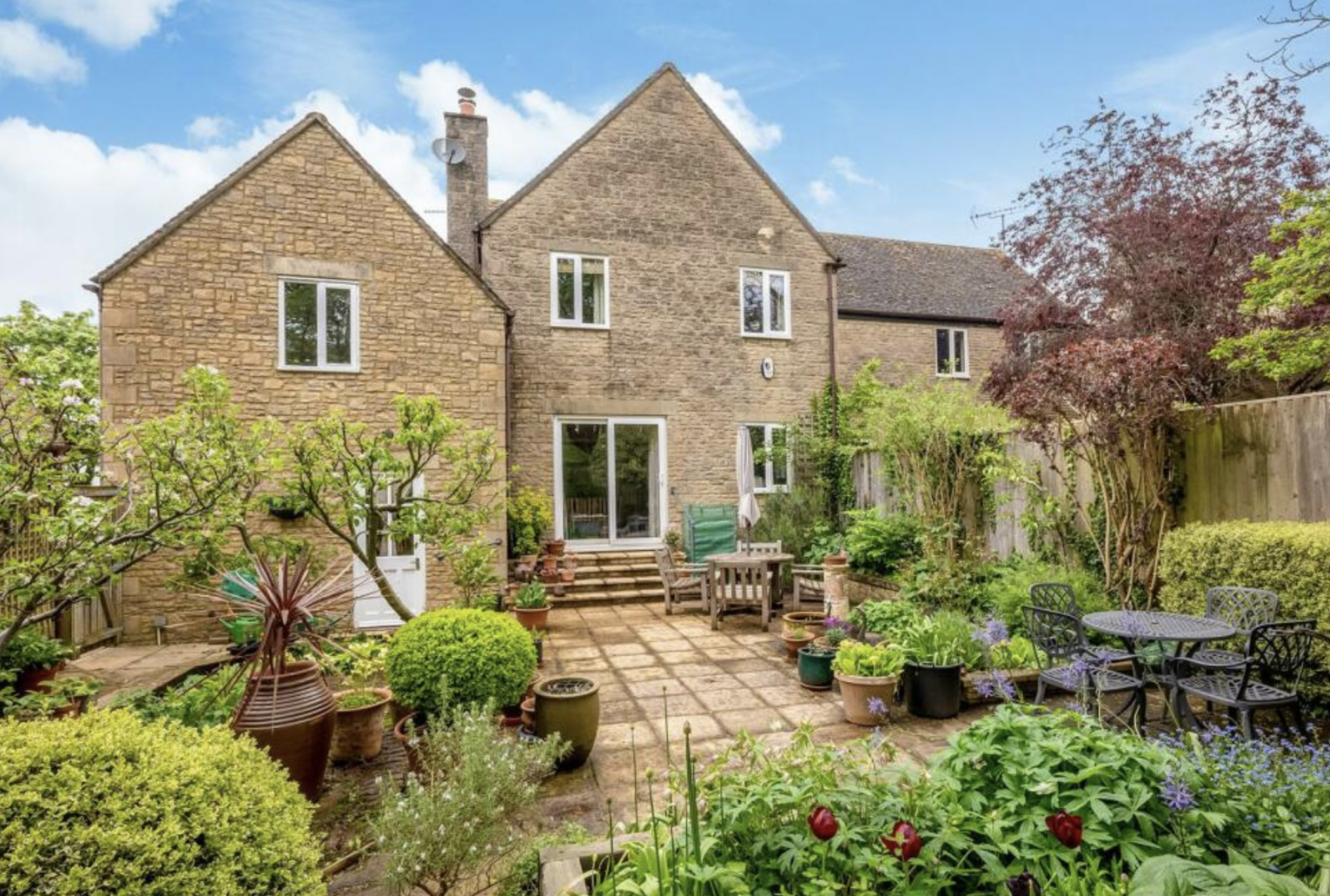 House Helm Portway Charlbury: Charming 4-Bedroom House with Garden and BBQ, Oxfordshire