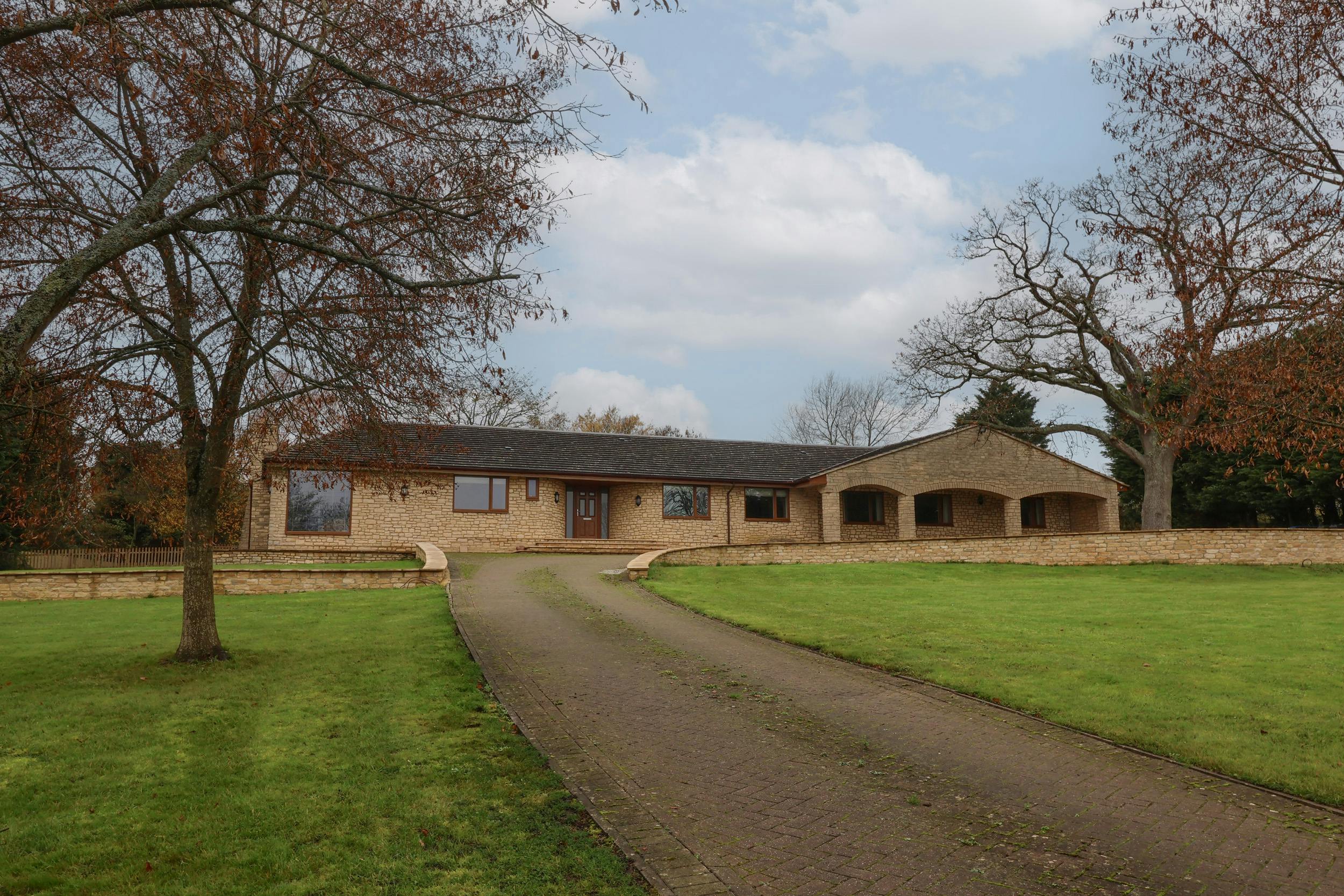 House Helm Otmoor Oxfordshire: Luxury 8-Bedroom House in Countryside Setting, Oxfordshire