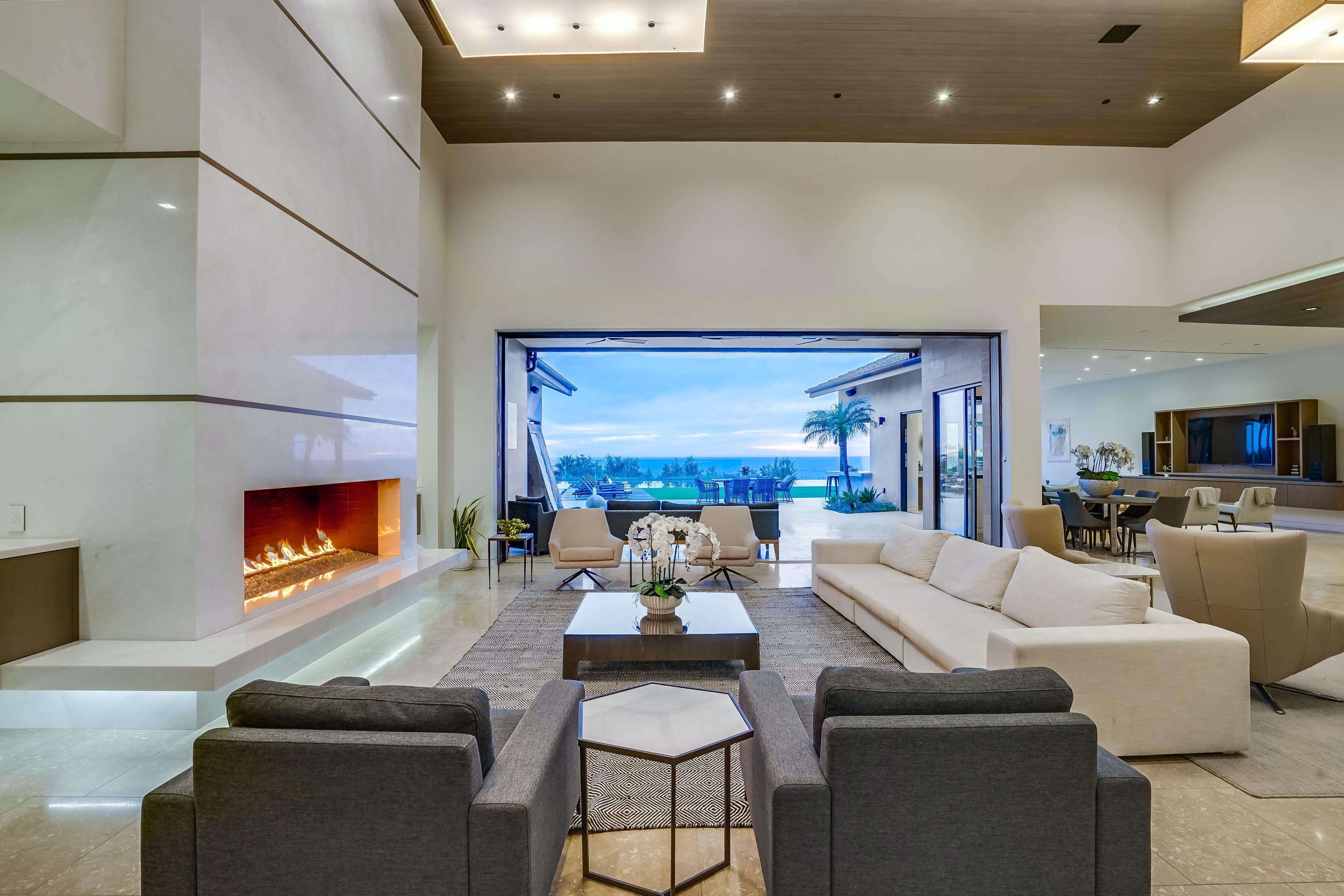 Villa Gloaming Charmlee Malibu: Luxury 6-Bedroom House with Infinity Pool and Beach Views, Malibu