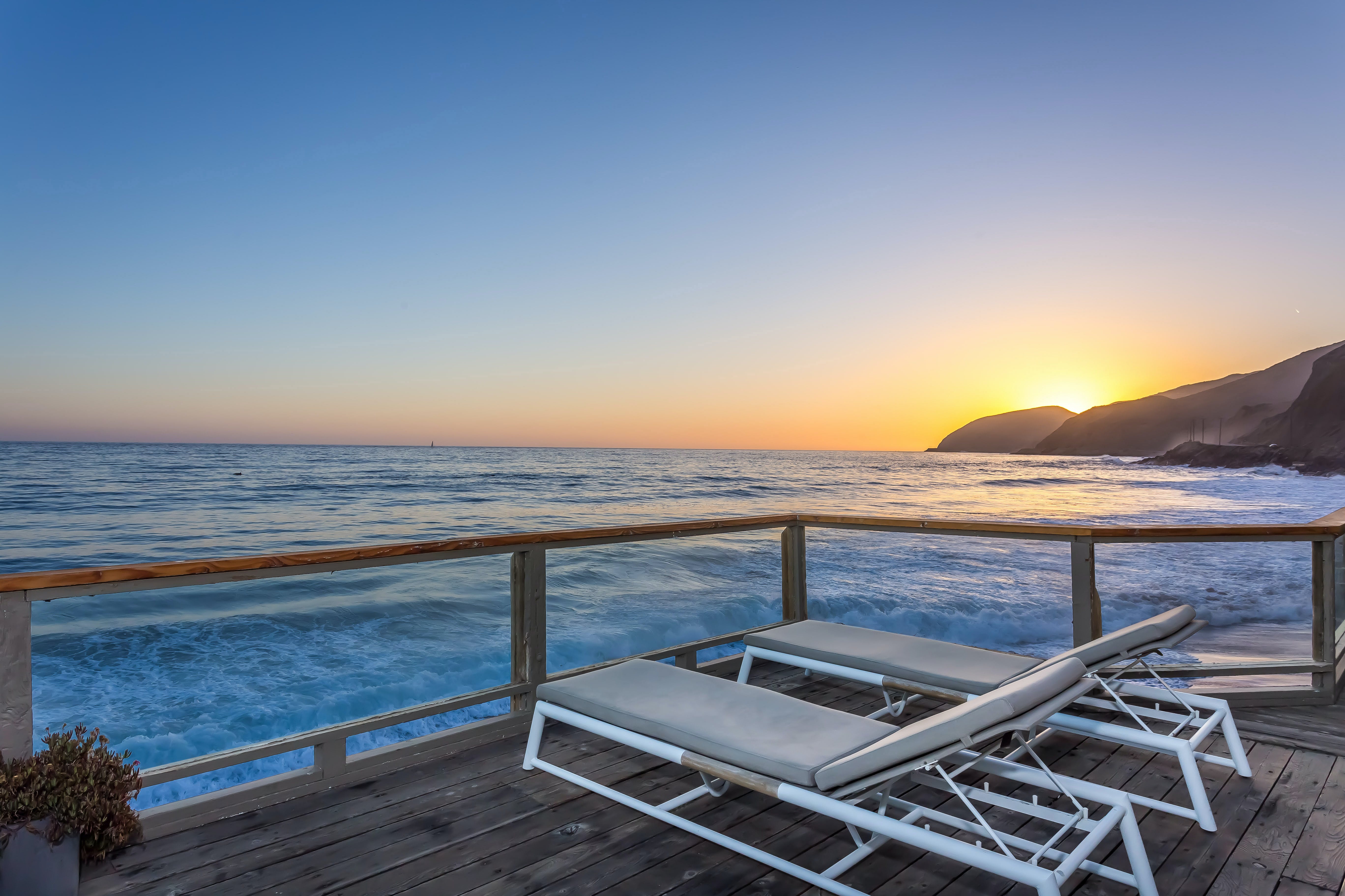 Villa Vermeil Carbon Beach Malibu: Luxury 5-Bedroom Beachfront Apartment with Sea Views, Malibu