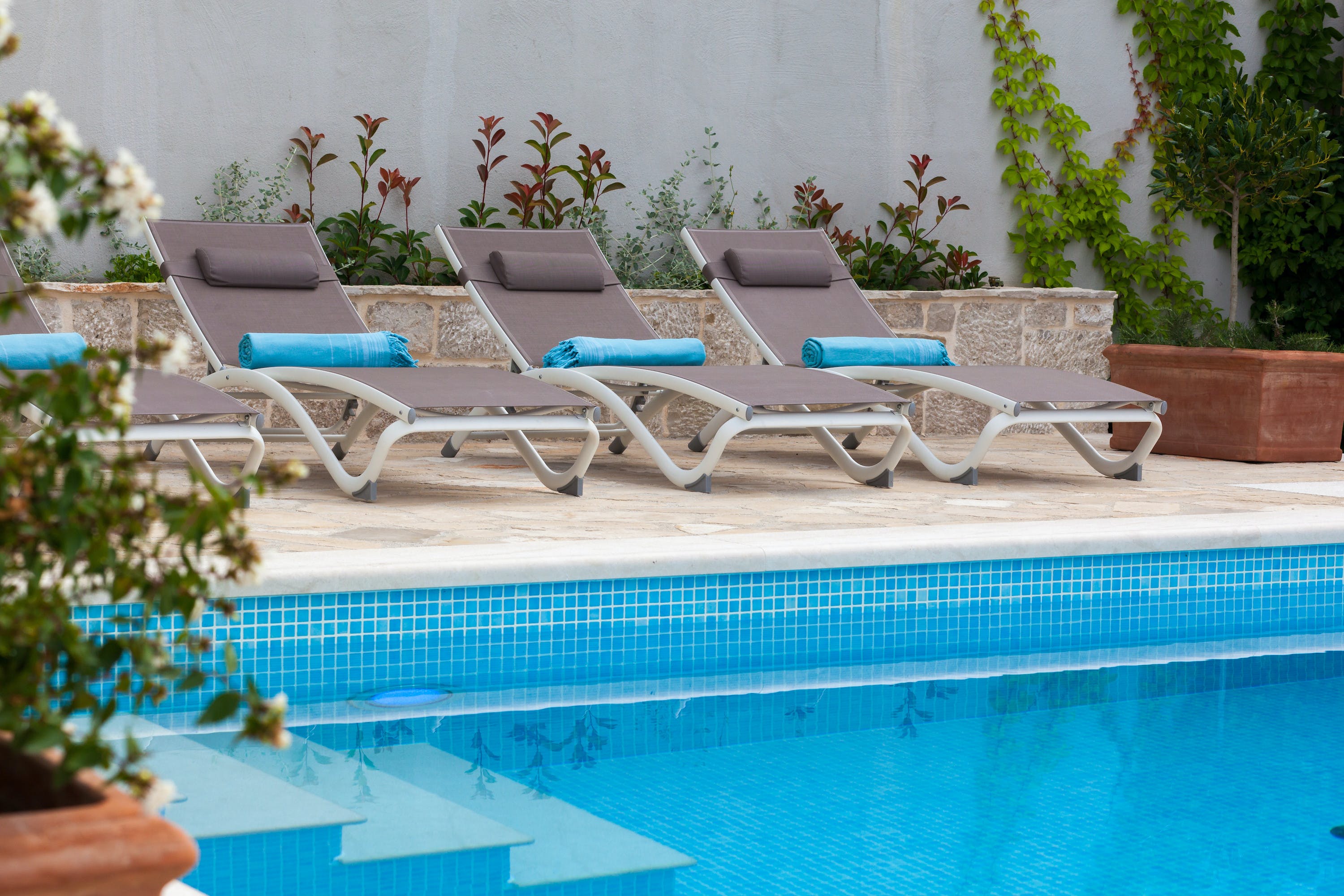 Kuća Biokova Podgora: Charming 2-Bedroom Apartment with Heated Pool and Sea Views, Split-Dalmatia County