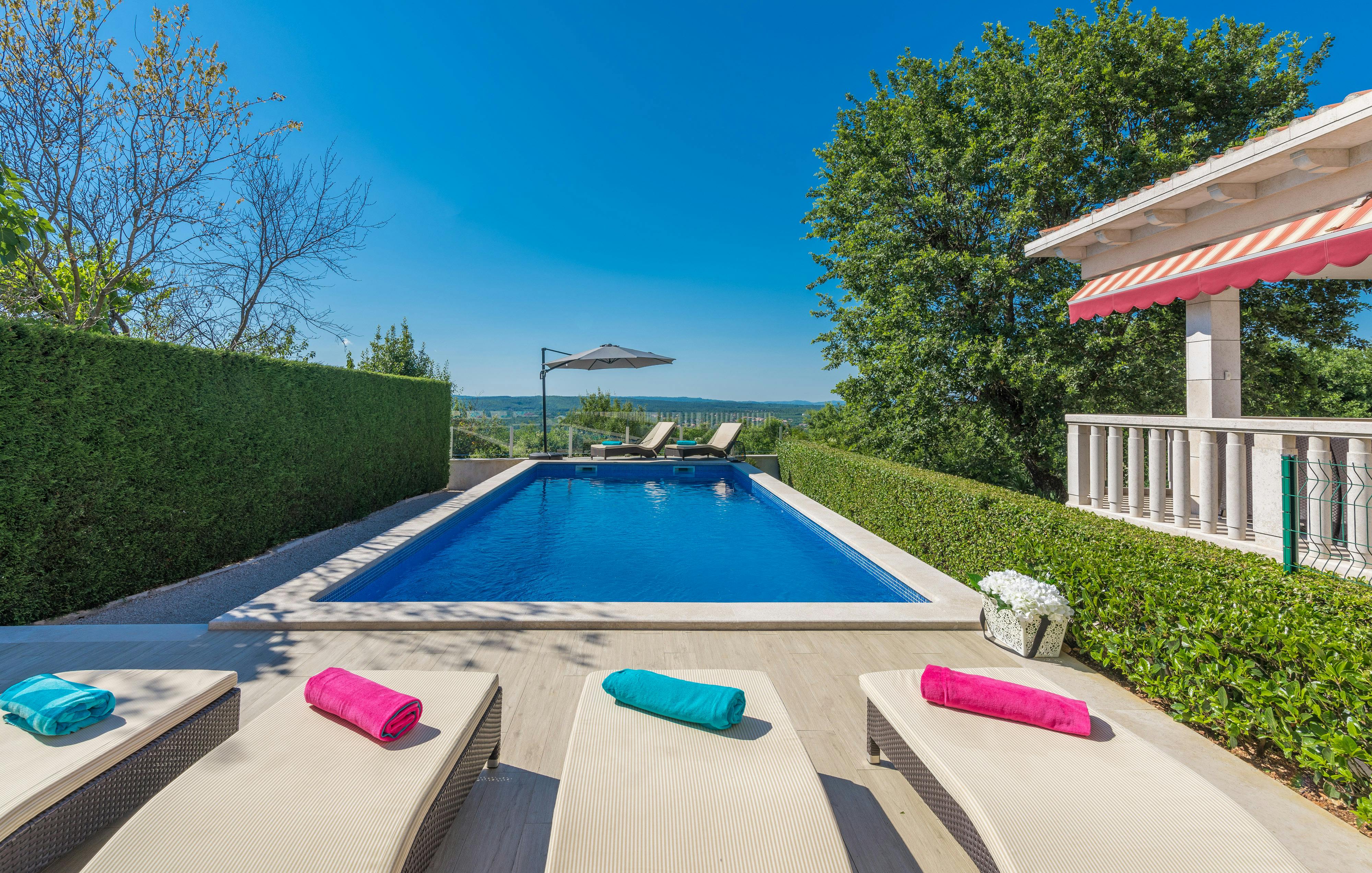 Kuća Draga Labin: Spacious 5-Bedroom Apartment with Pool and Countryside Views, Istria