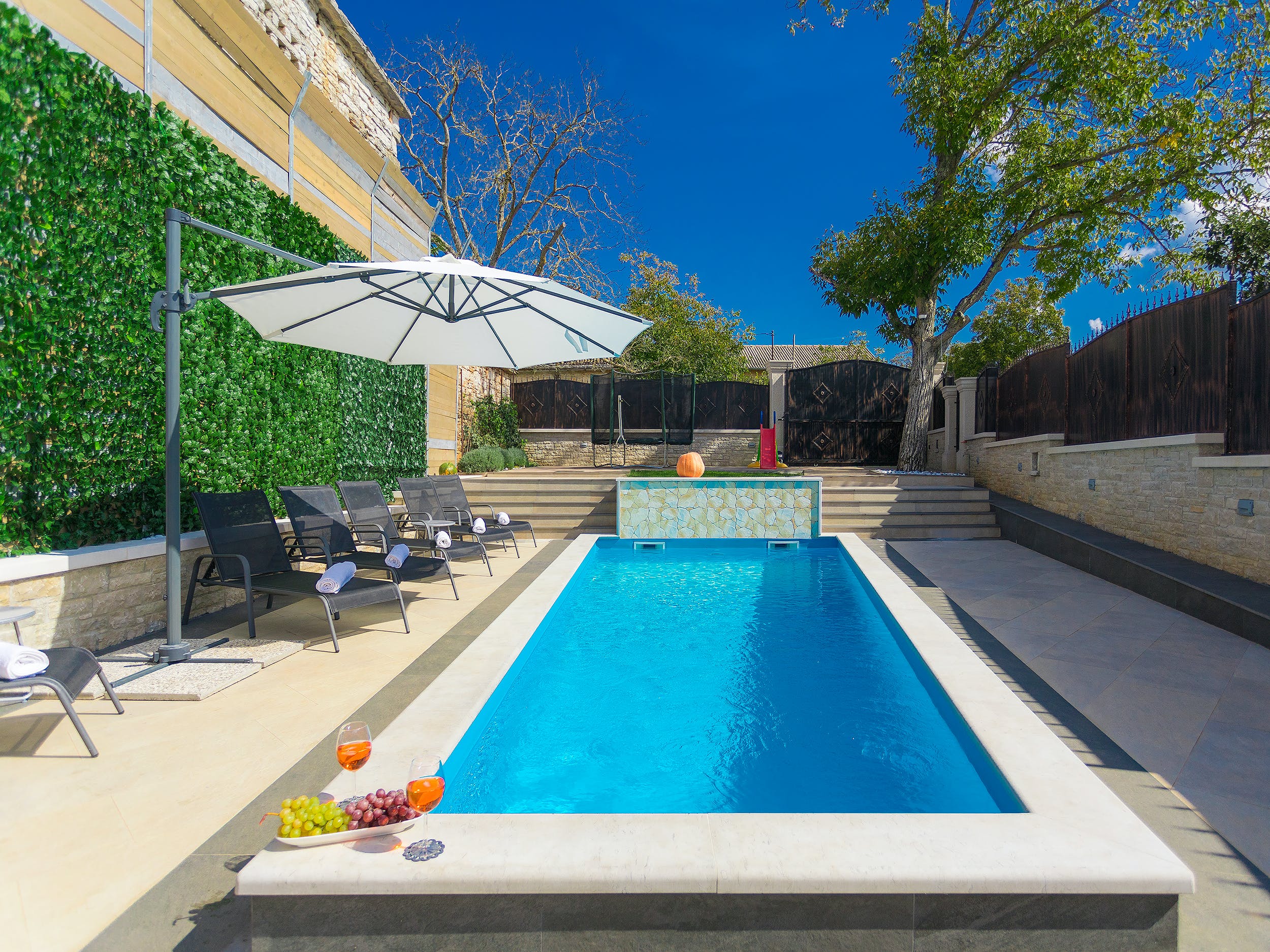 Kuća Glagolitic Poreč: Luxury 4-Bedroom Apartment with Private Pool and Air-Con, Istria
